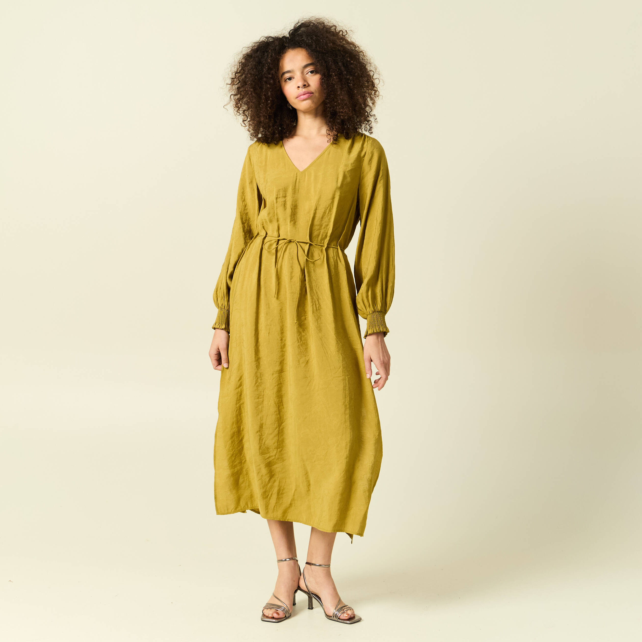 Robe longue droite col v manches longues vert olive femme