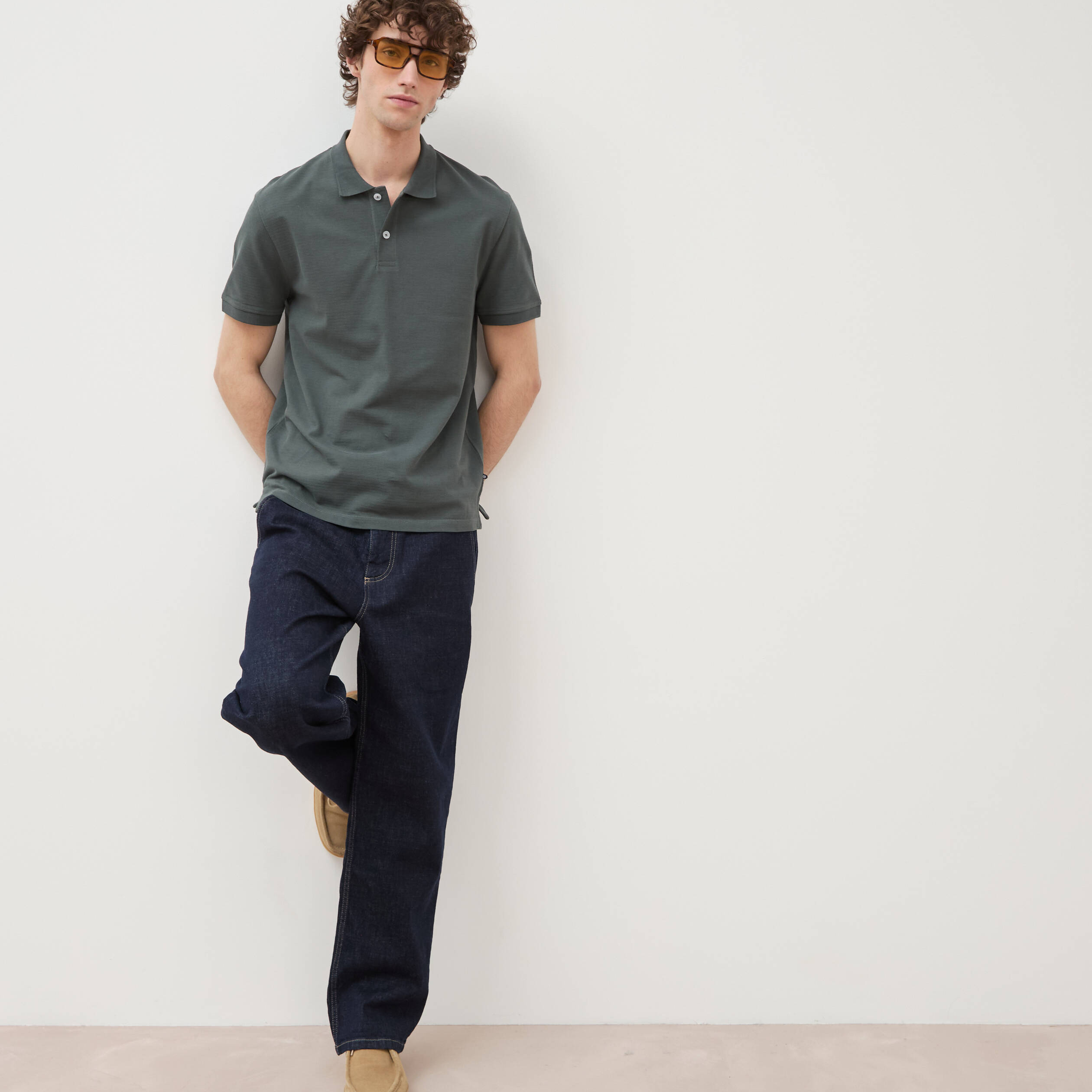 Polo cintr&eacute; en coton manches courtes vert kaki homme
