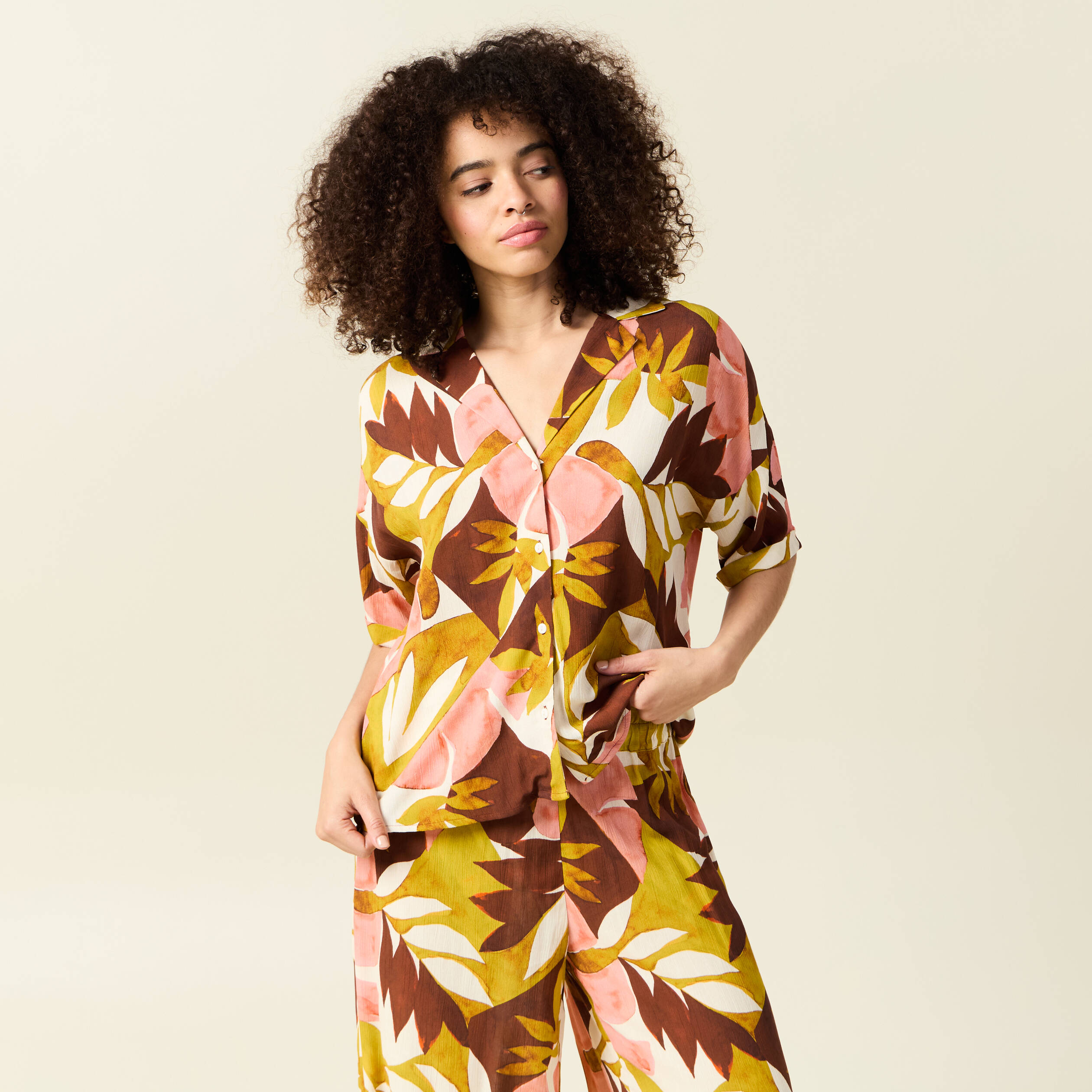 chemise manches courtes col cubain marron cognac femme Chemise manches courtes col cubain marron cognac femme
