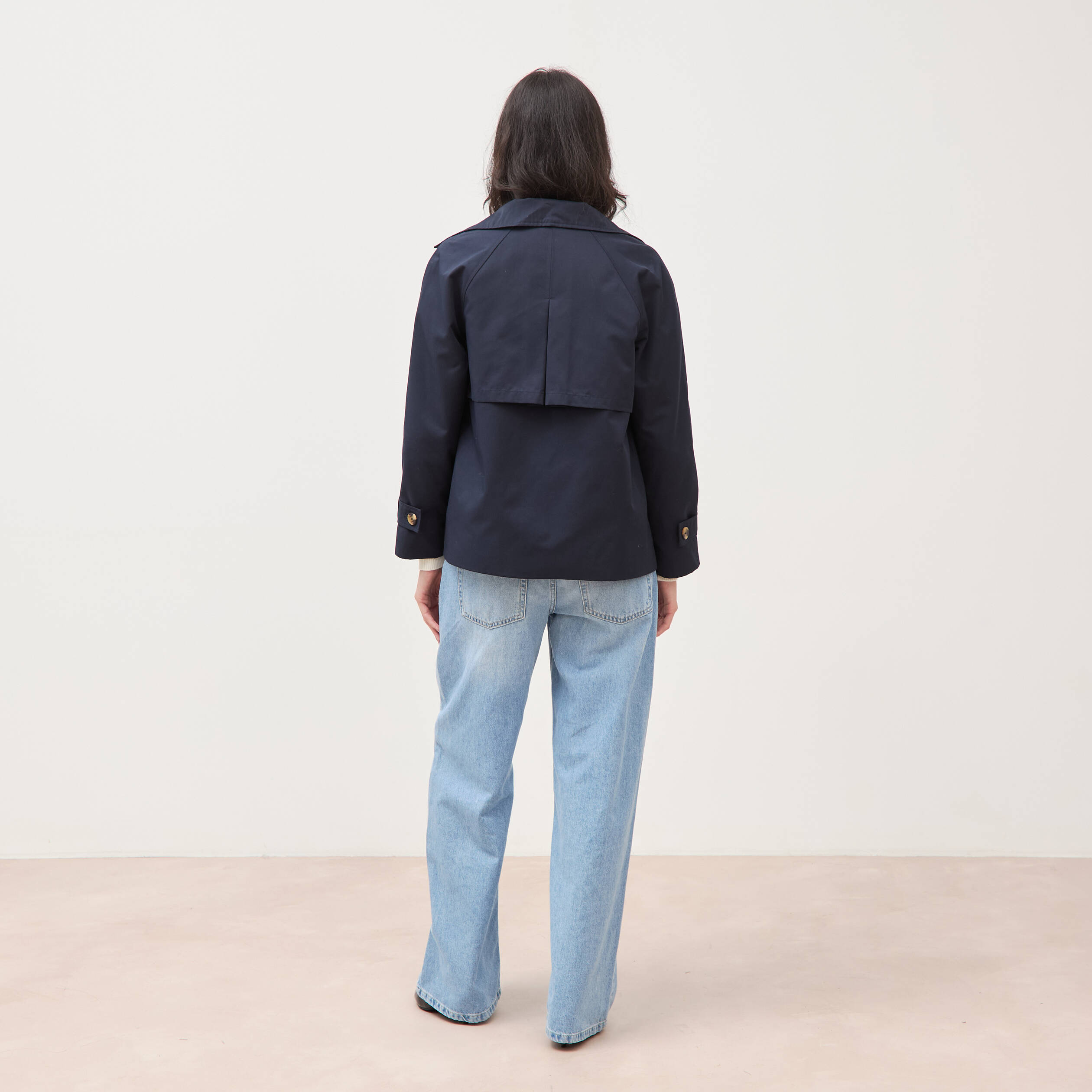 Trench droit court col montant bleu fonc&eacute; femme
