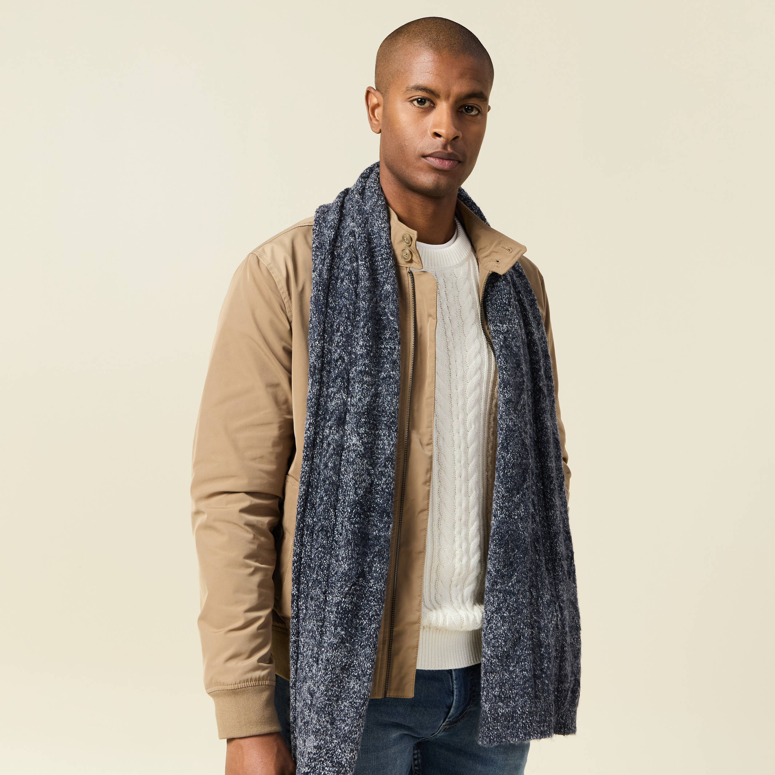 &Eacute;charpe tricot&eacute;e bleu marine homme