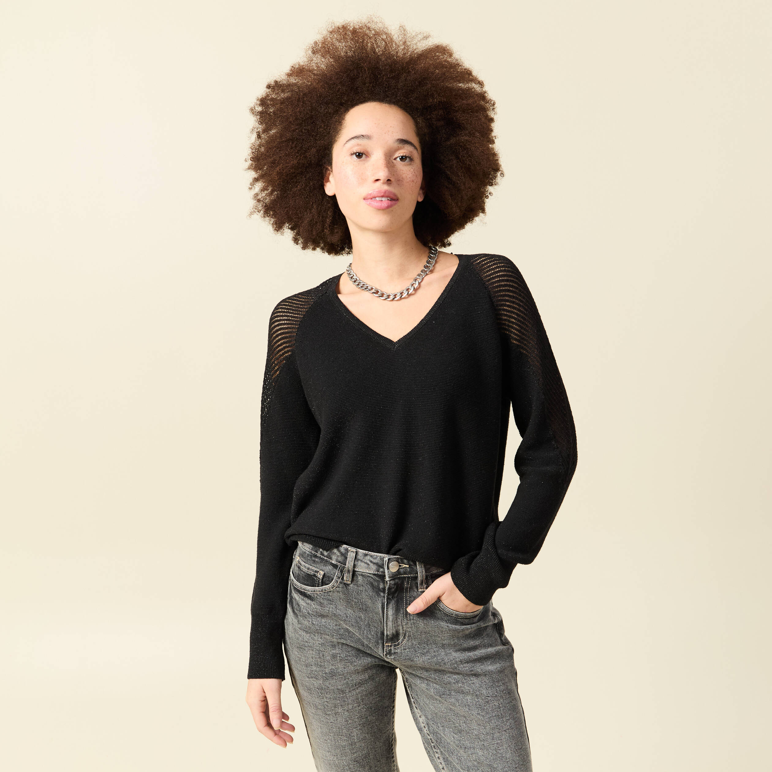 Pull ajour&eacute; col V manches longues noir femme
