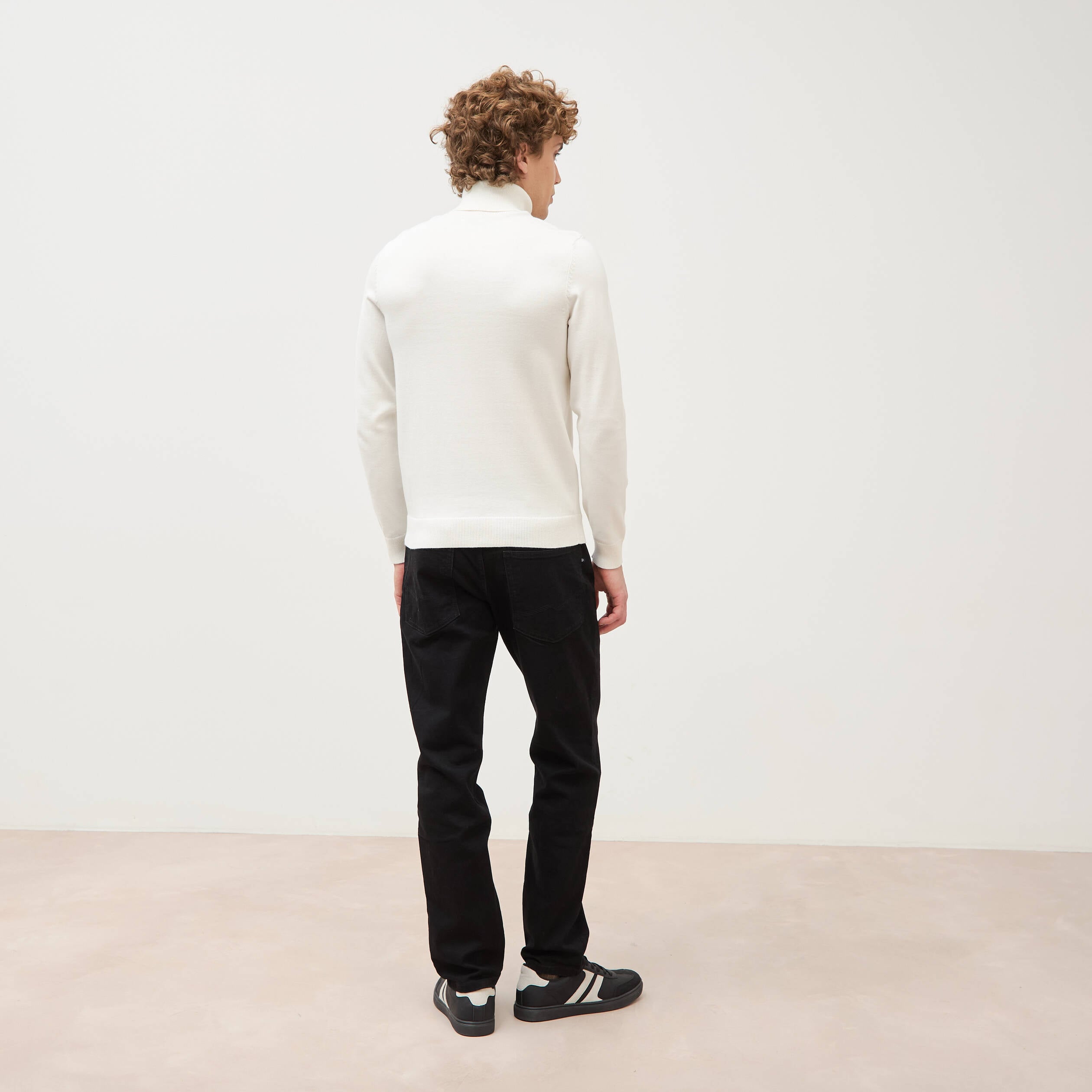 Pull fin col montant manches longues ecru homme