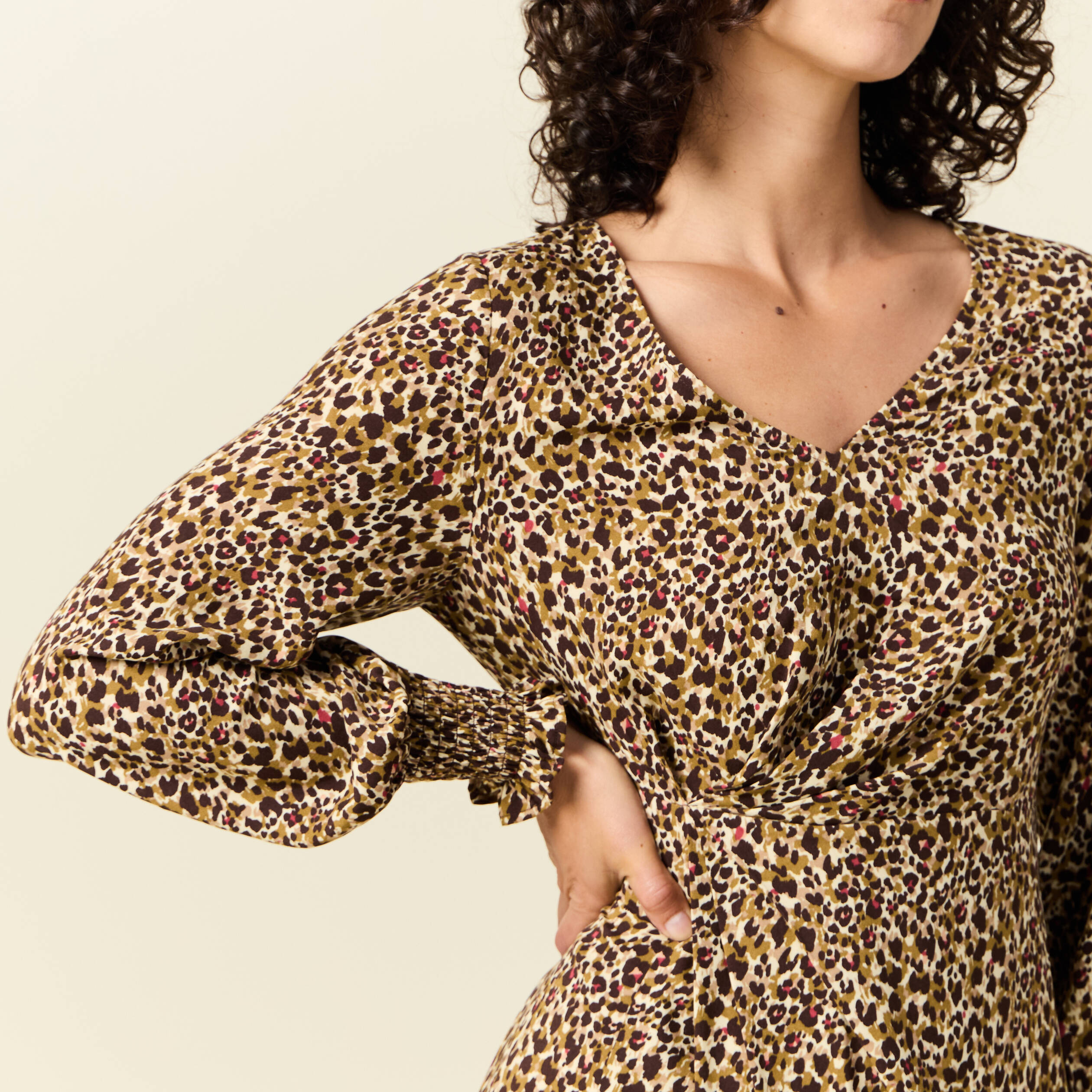 Robe longue &eacute;vas&eacute;e taupe femme