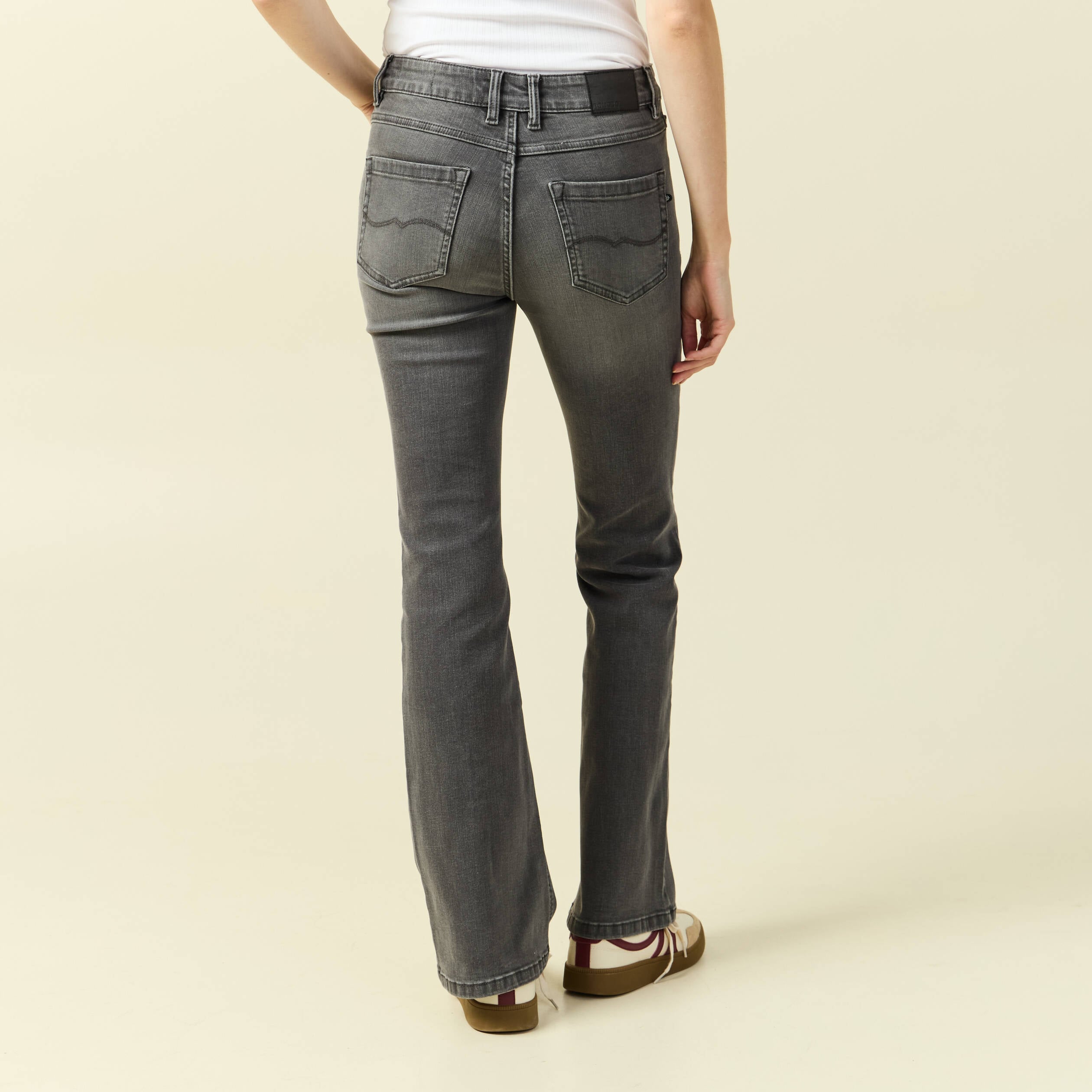 Jeans bootcut denim gris clair femme