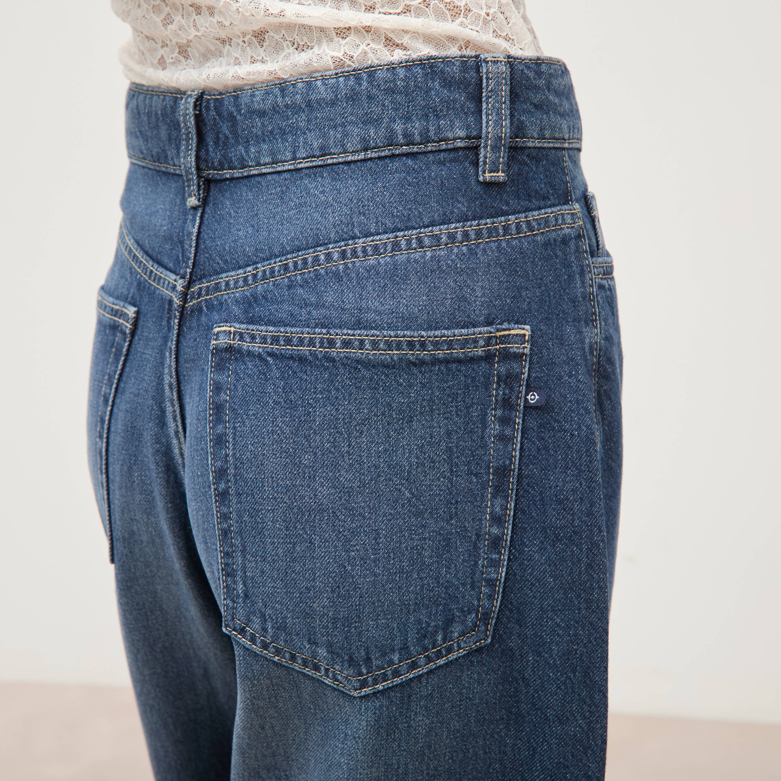 Jeans barrel 7/8&egrave;me taille standard denim brut clean femme
