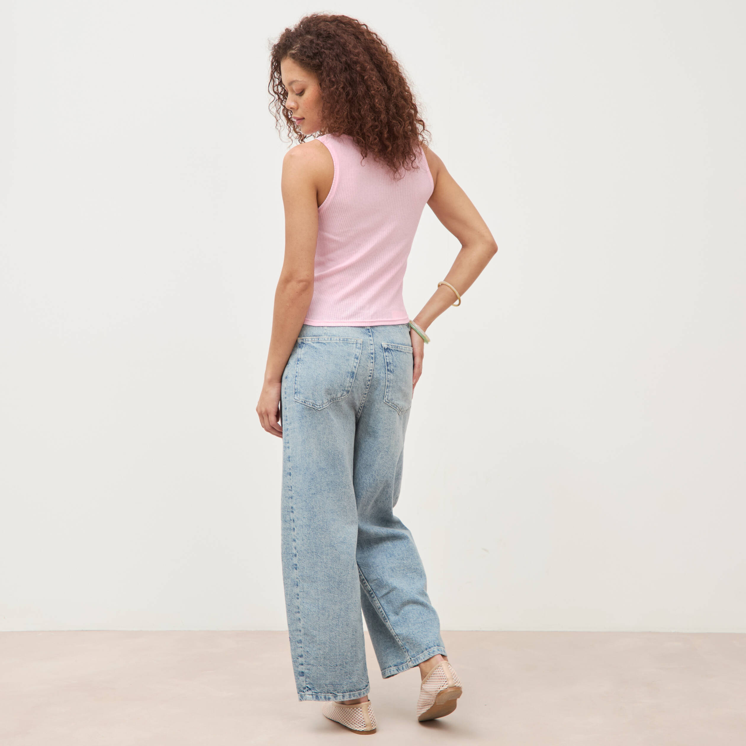 D&eacute;bardeur col v bretelles dentelle rose clair femme