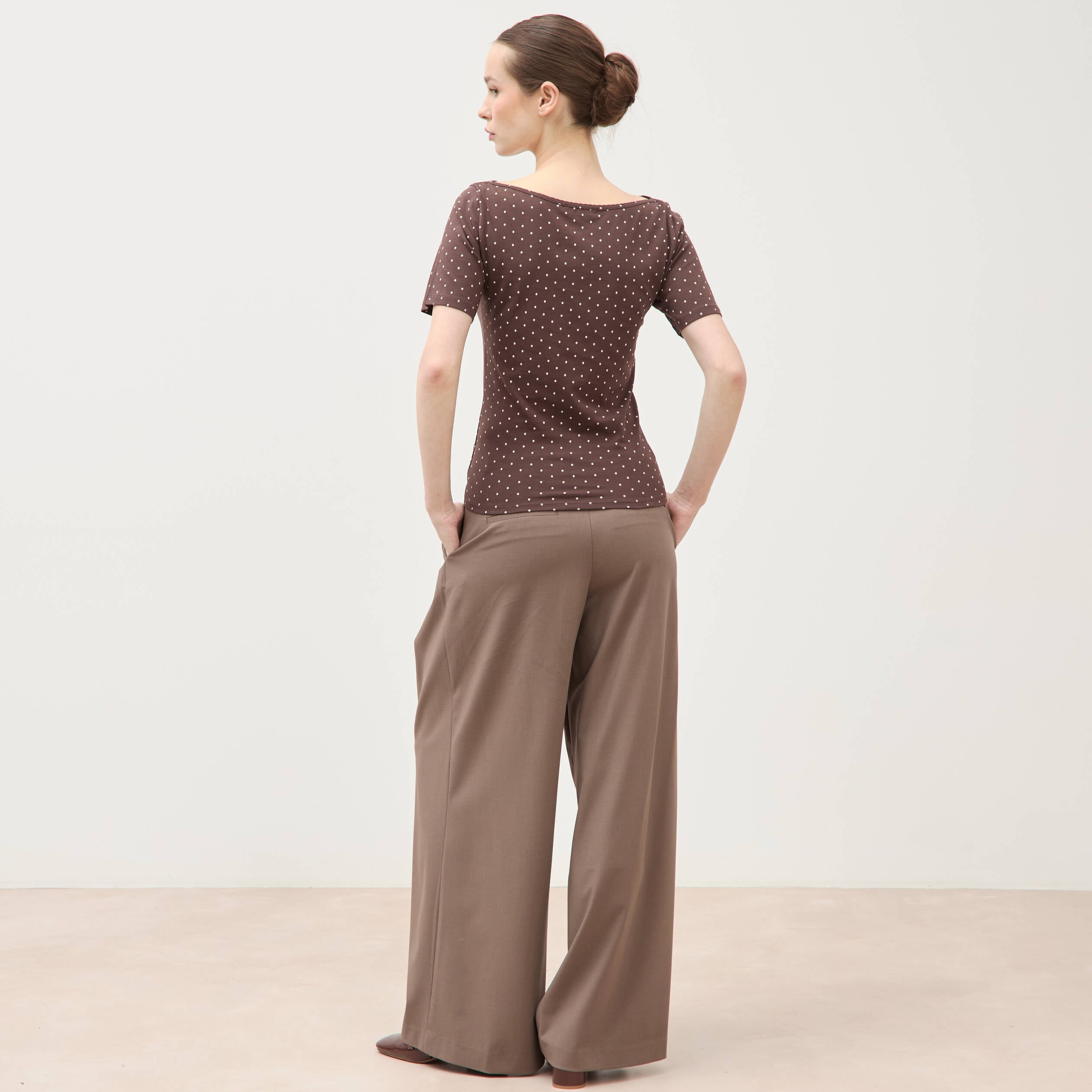 T-shirt ajust&eacute; manches courtes marron femme