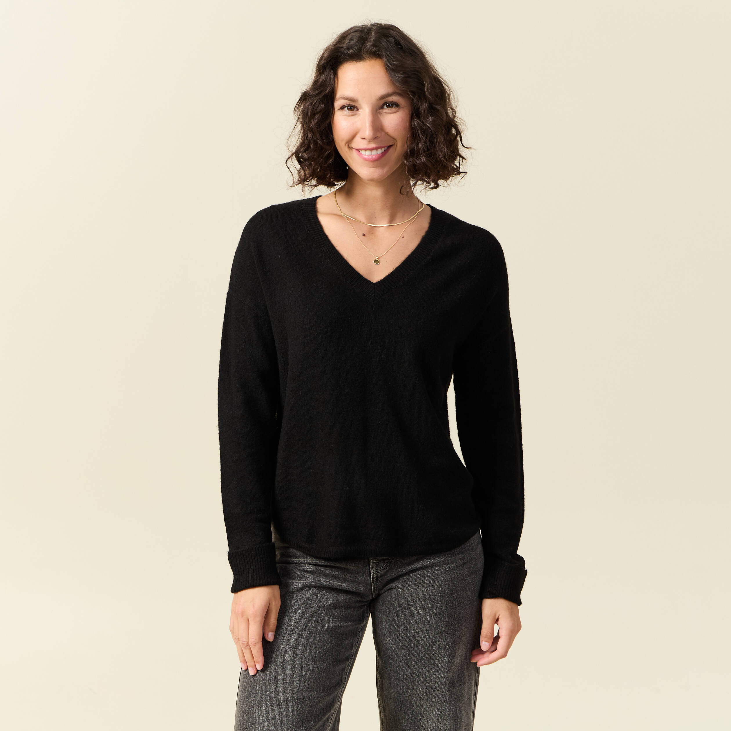 Pull manches longues col en V noir femme