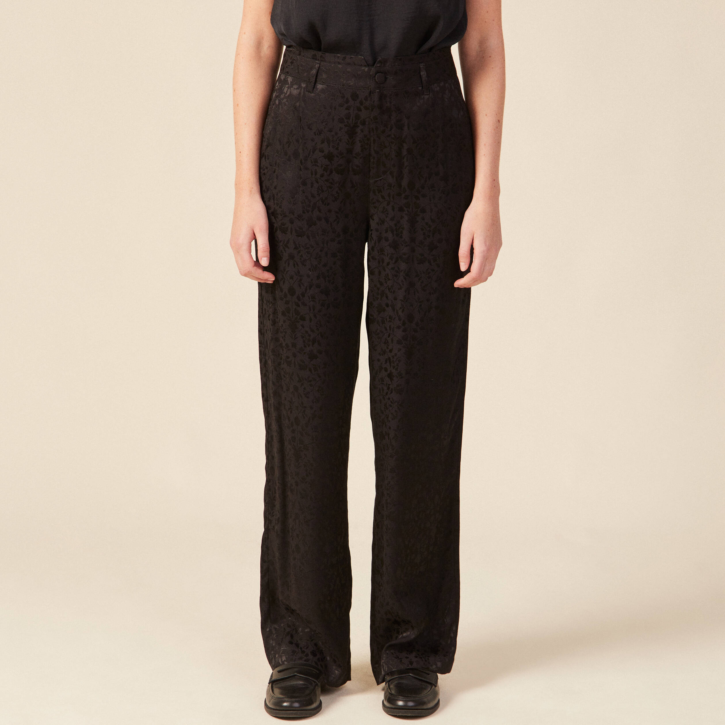 Pantalon femme élégant satin noir cargo fashion