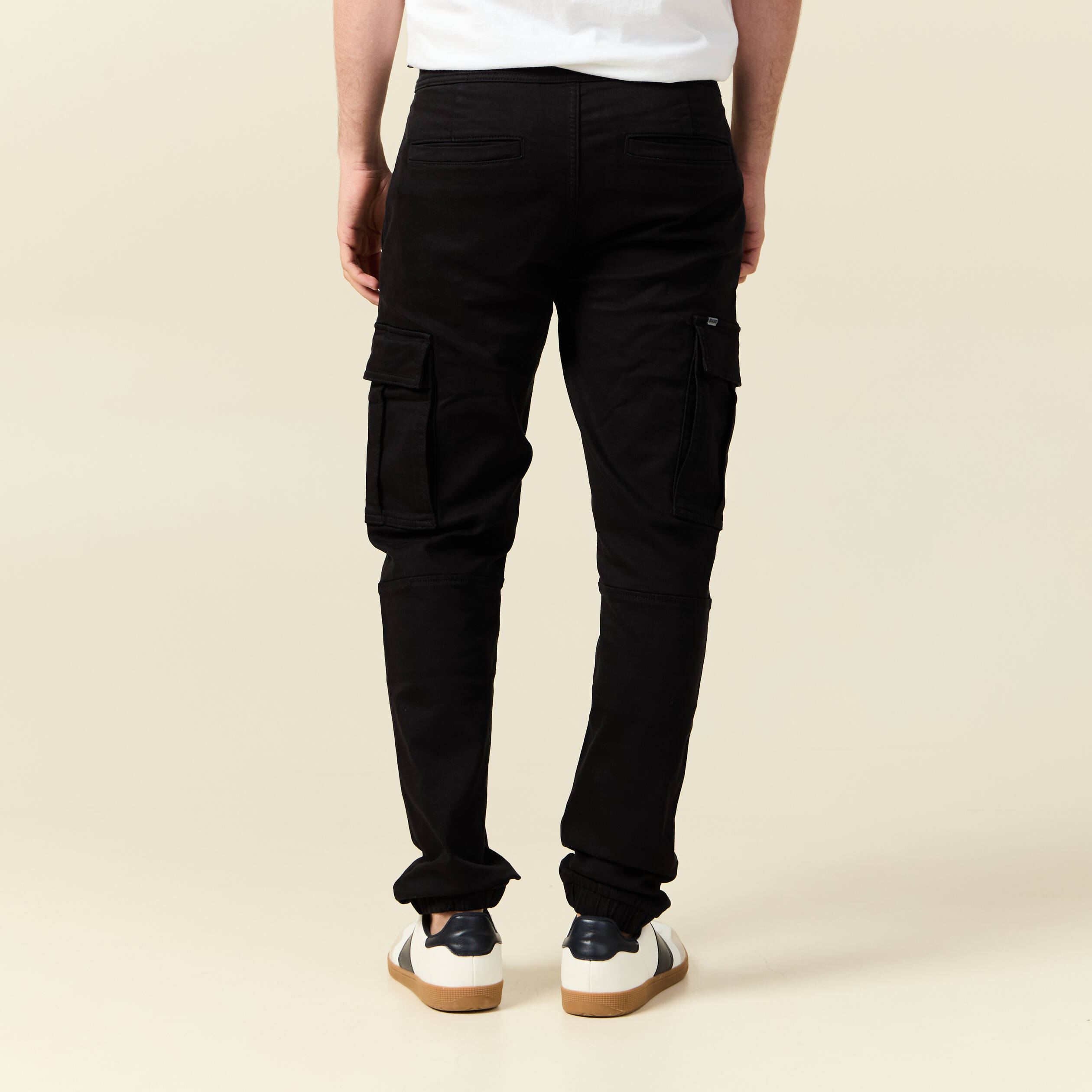 Pantalon battle bas resserr&eacute; noir homme
