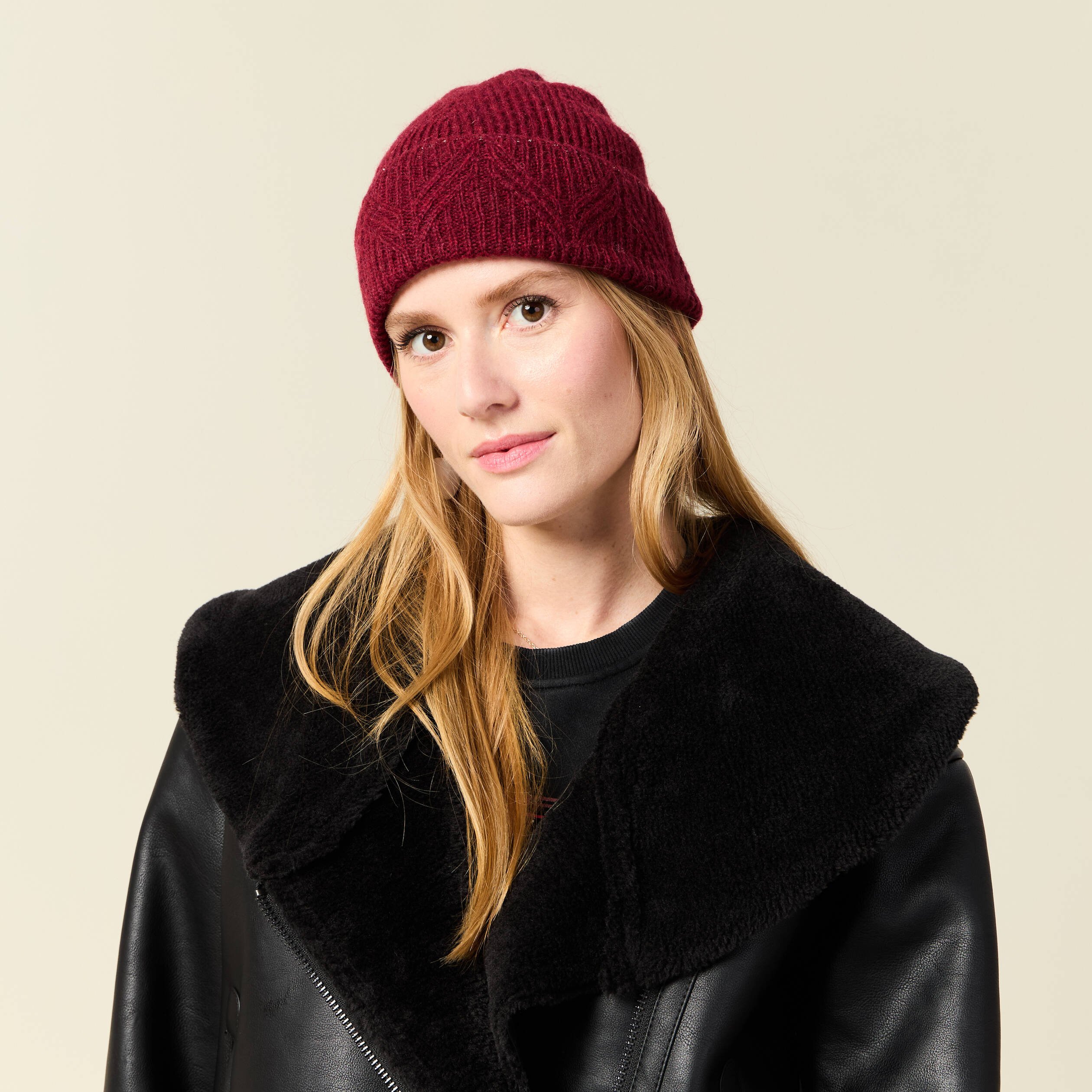 bonnet fabrique en france rouge fonce femme Bonnet fabriqué en France rouge foncé femme