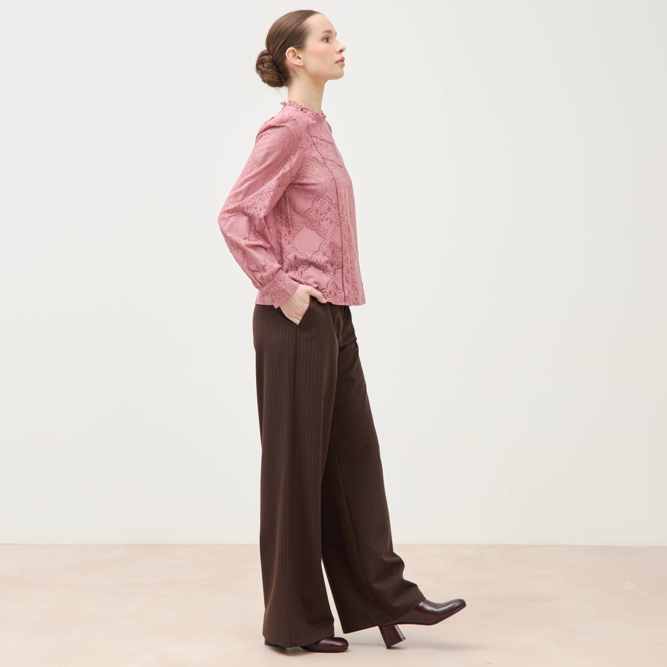 Blouse cintr&eacute;e dentelle manches longues vieux rose femme