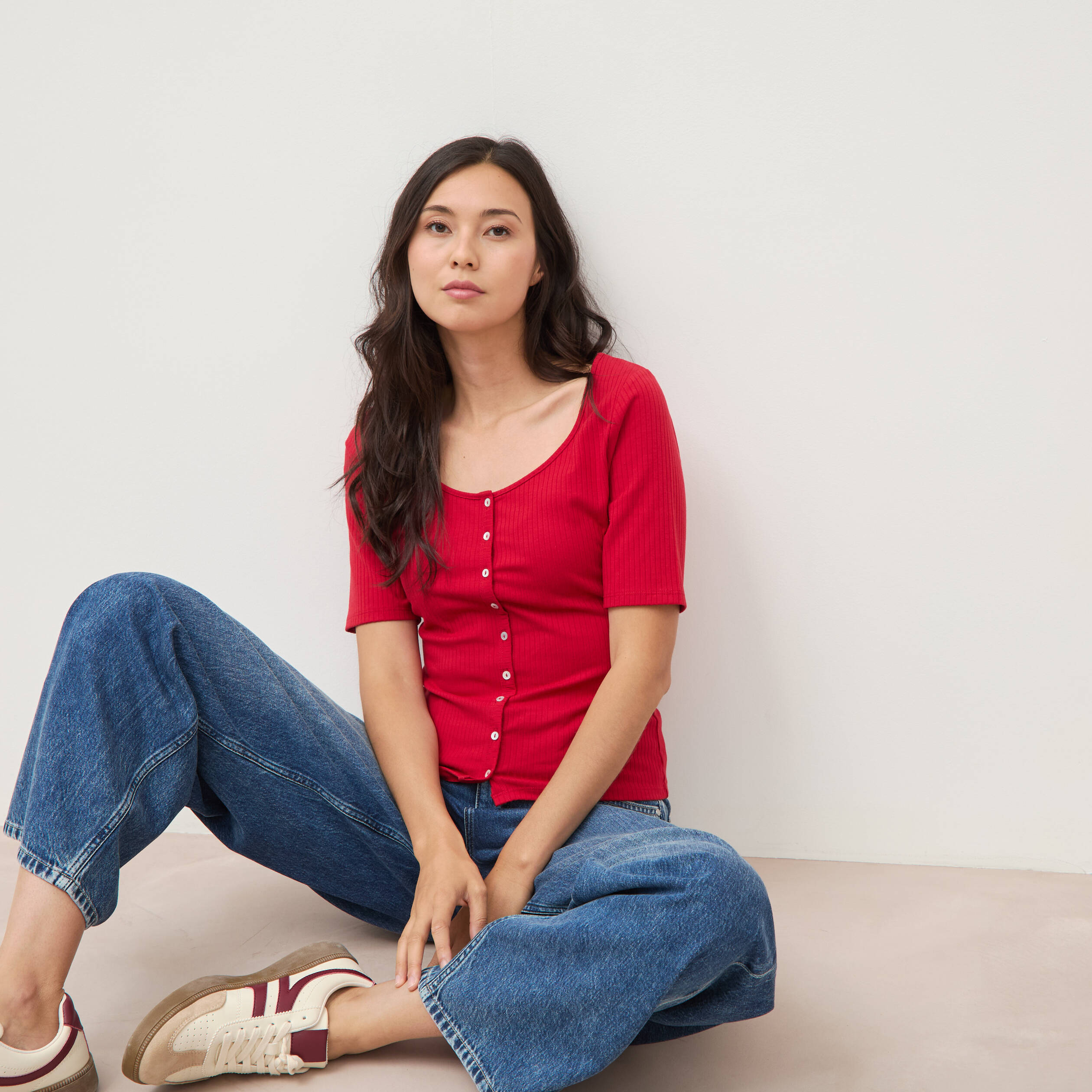 T-shirt c&ocirc;tel&eacute; ajust&eacute; manches courtes rouge femme