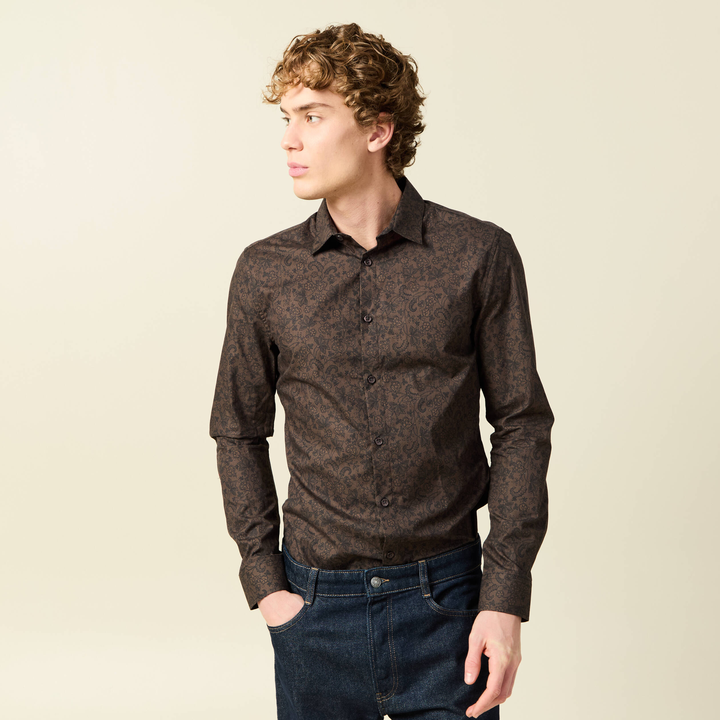 Chemise cintr&eacute;e manches longues en coton noir homme