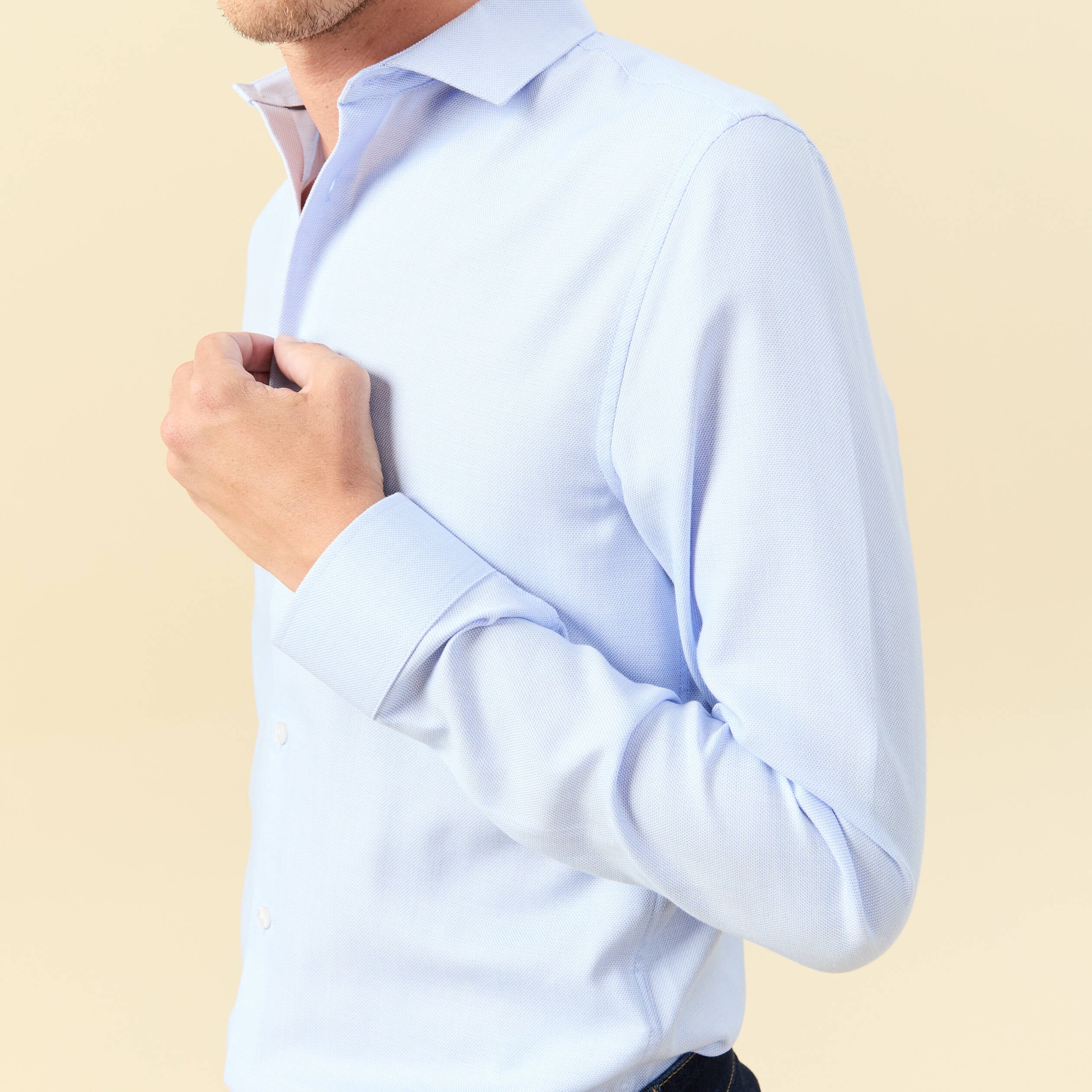 Chemise cintr&eacute;e manches longues bleu ciel homme