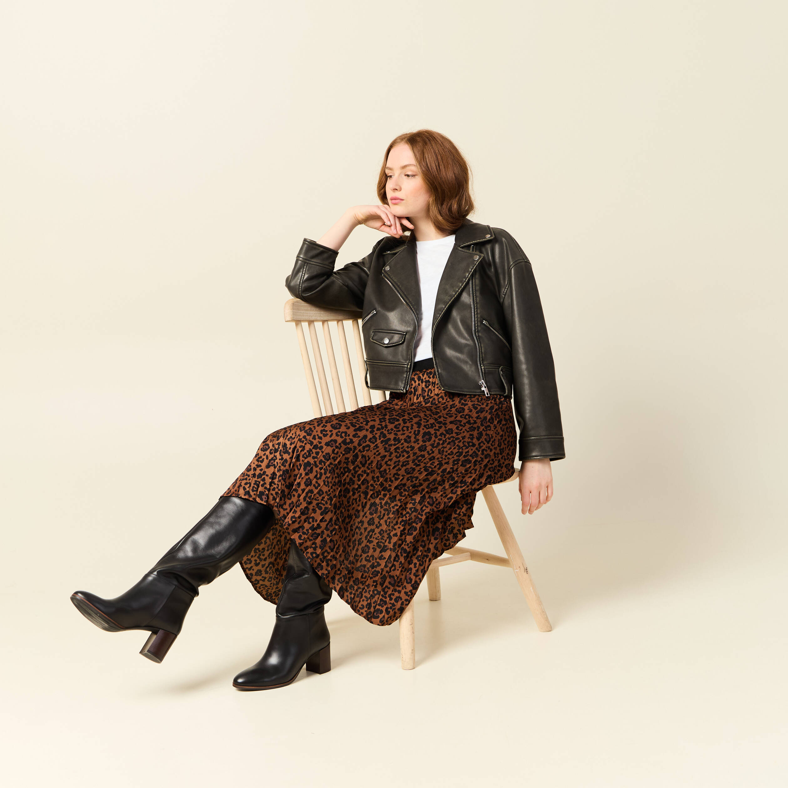 jupe longue droite plissee marron fonce femme Jupe longue droite plissée marron foncé femme