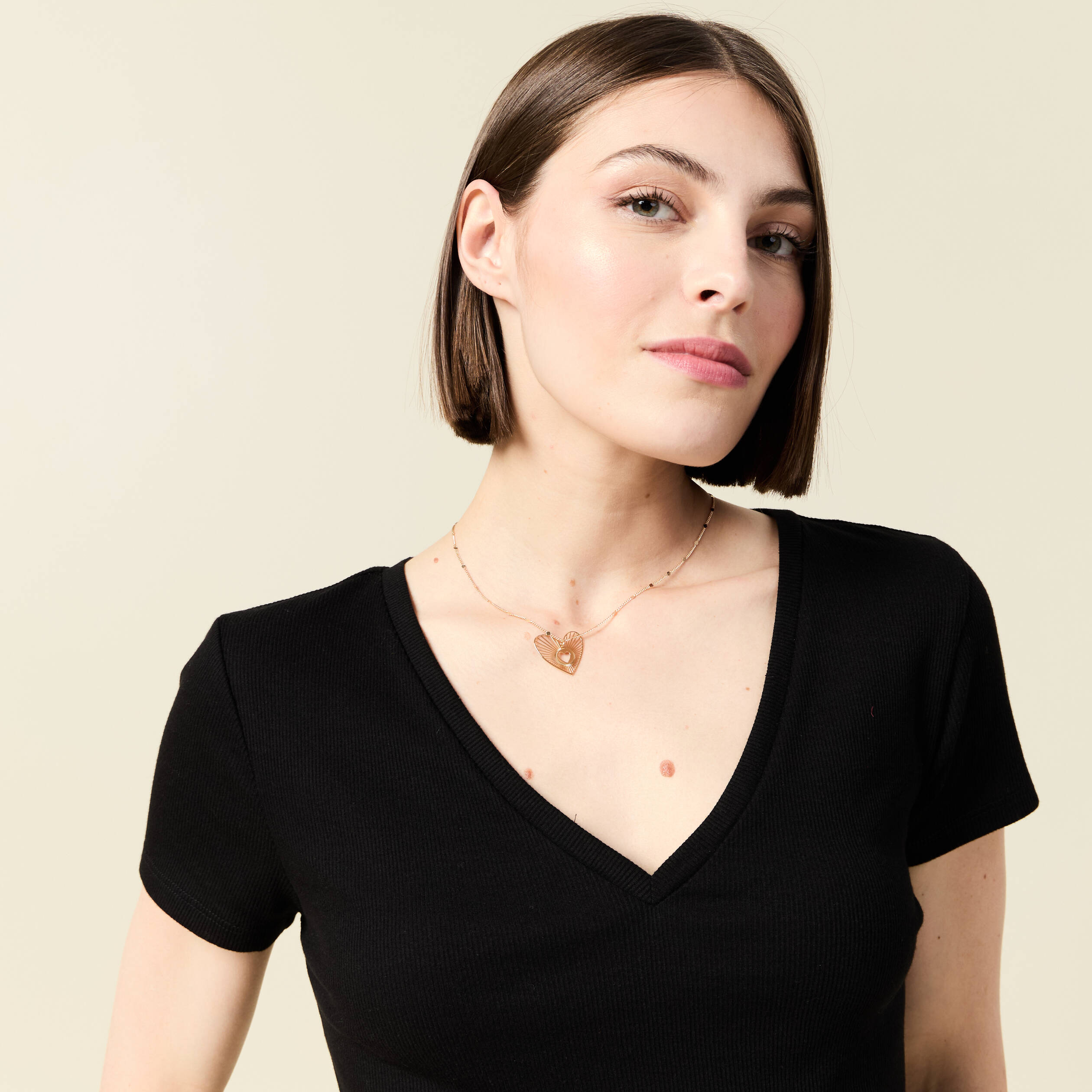 t shirt ajuste col v manches courtes noir femme T-shirt ajusté col V manches courtes noir femme
