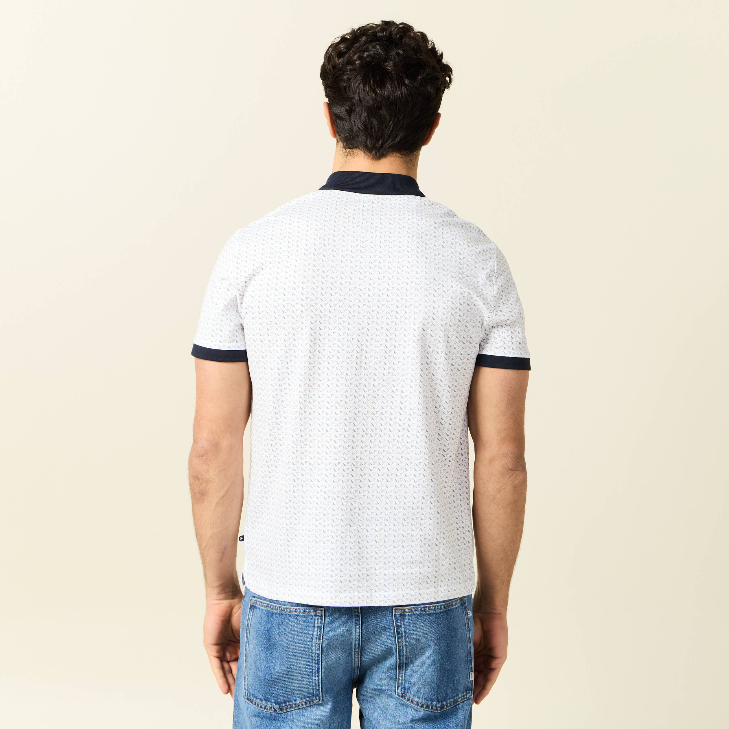 Polo cintr&eacute; en coton manches courtes blanc homme