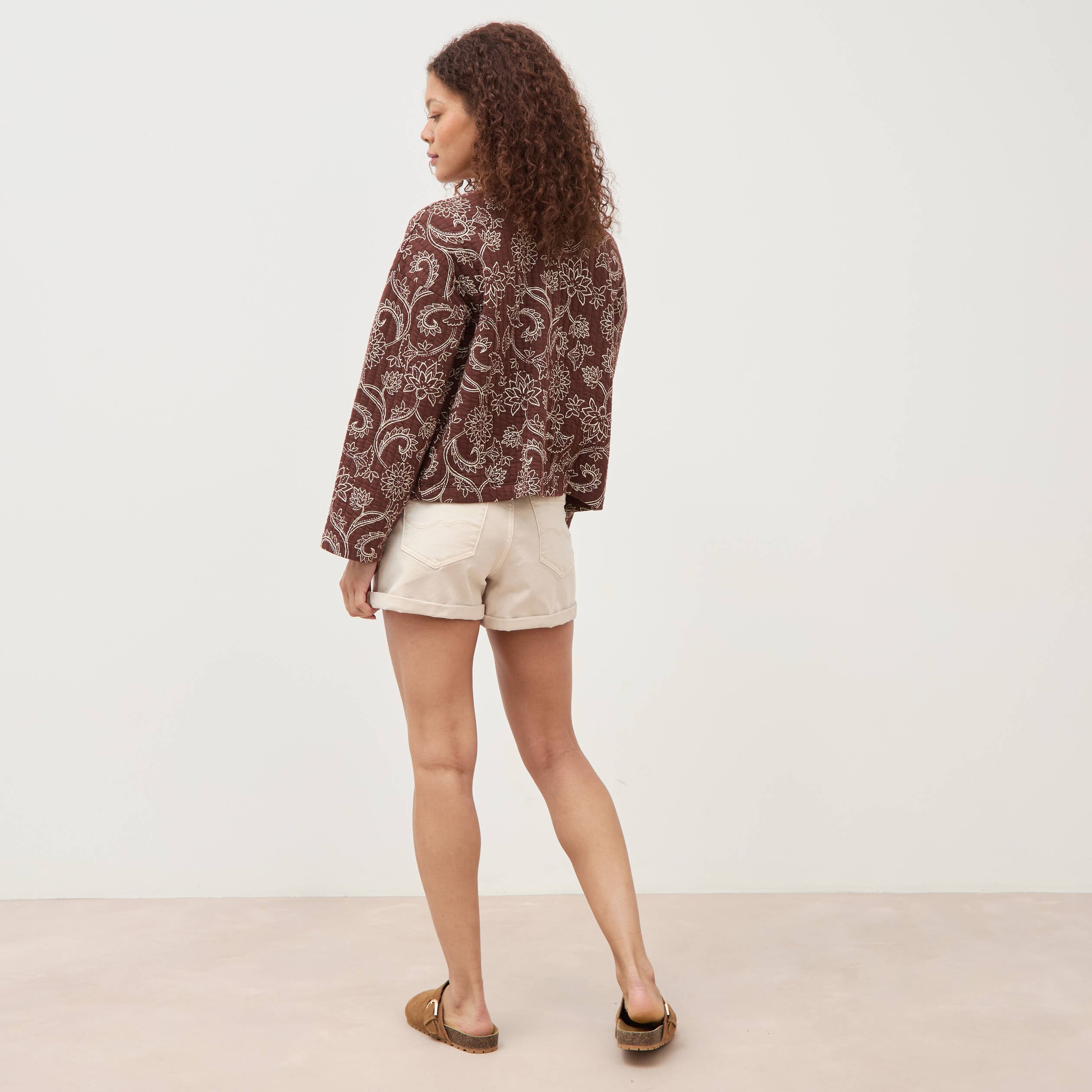 Gilet matelass&eacute; col rond marron femme