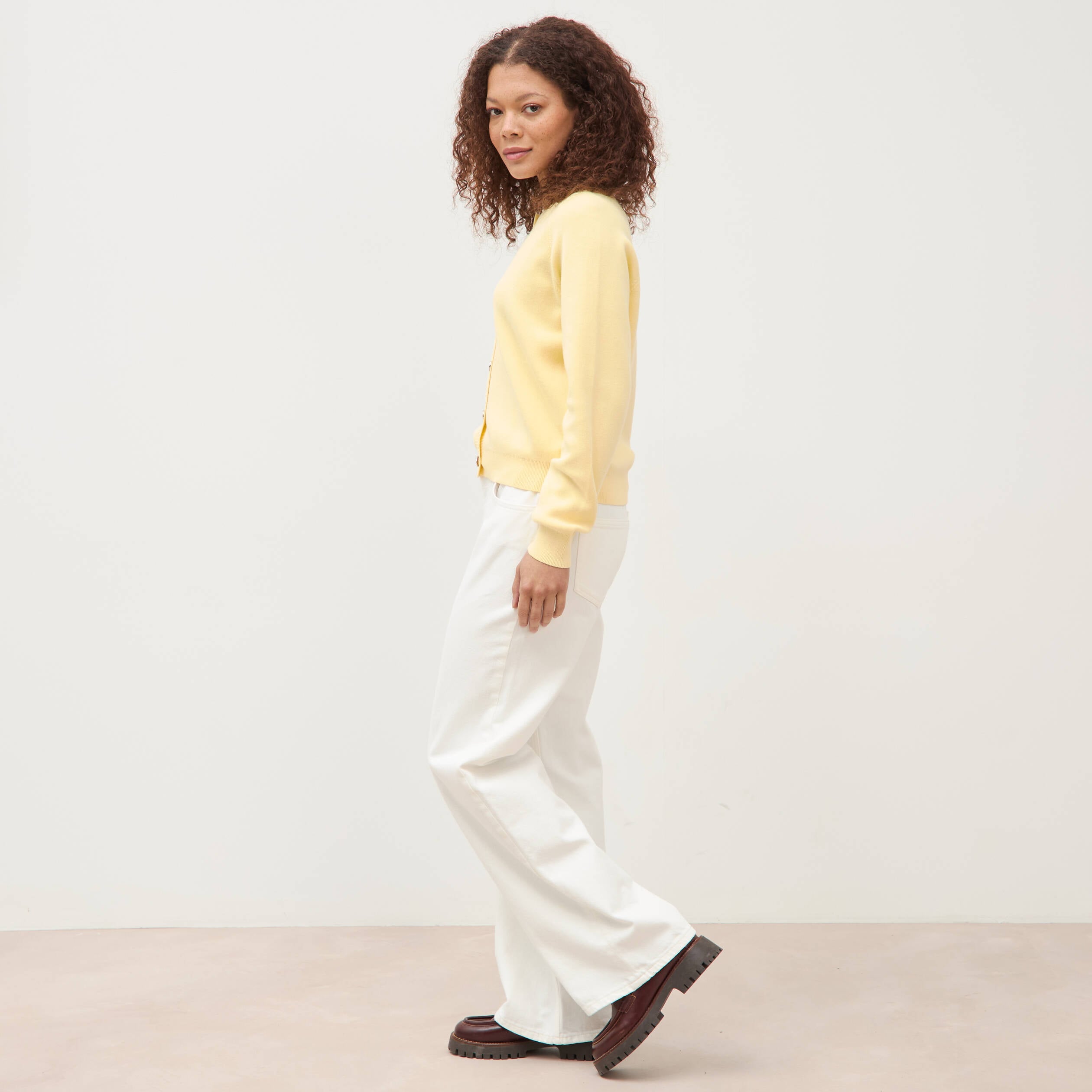 Gilet manches longues col rond en coton jaune clair femme