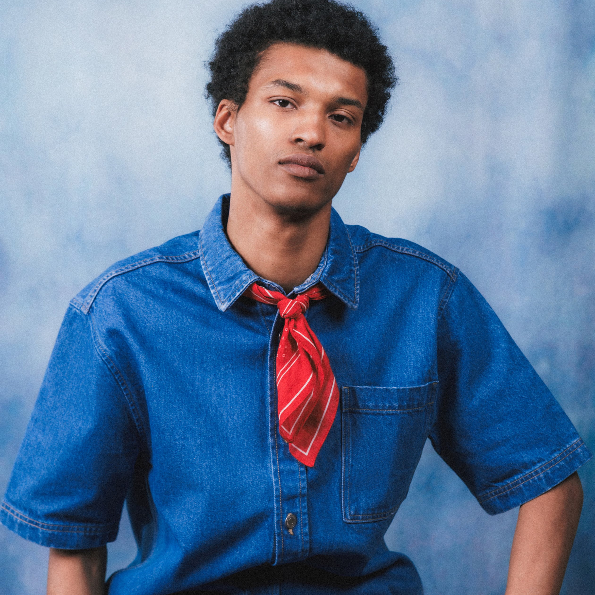 Chemise col am&eacute;ricain manches courtes denim stone homme