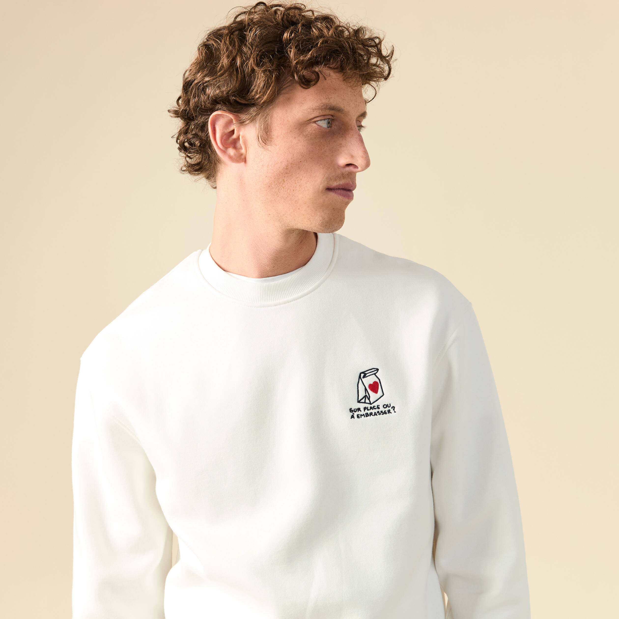 Sweat ras de cou manches longues brod&eacute; ecru homme