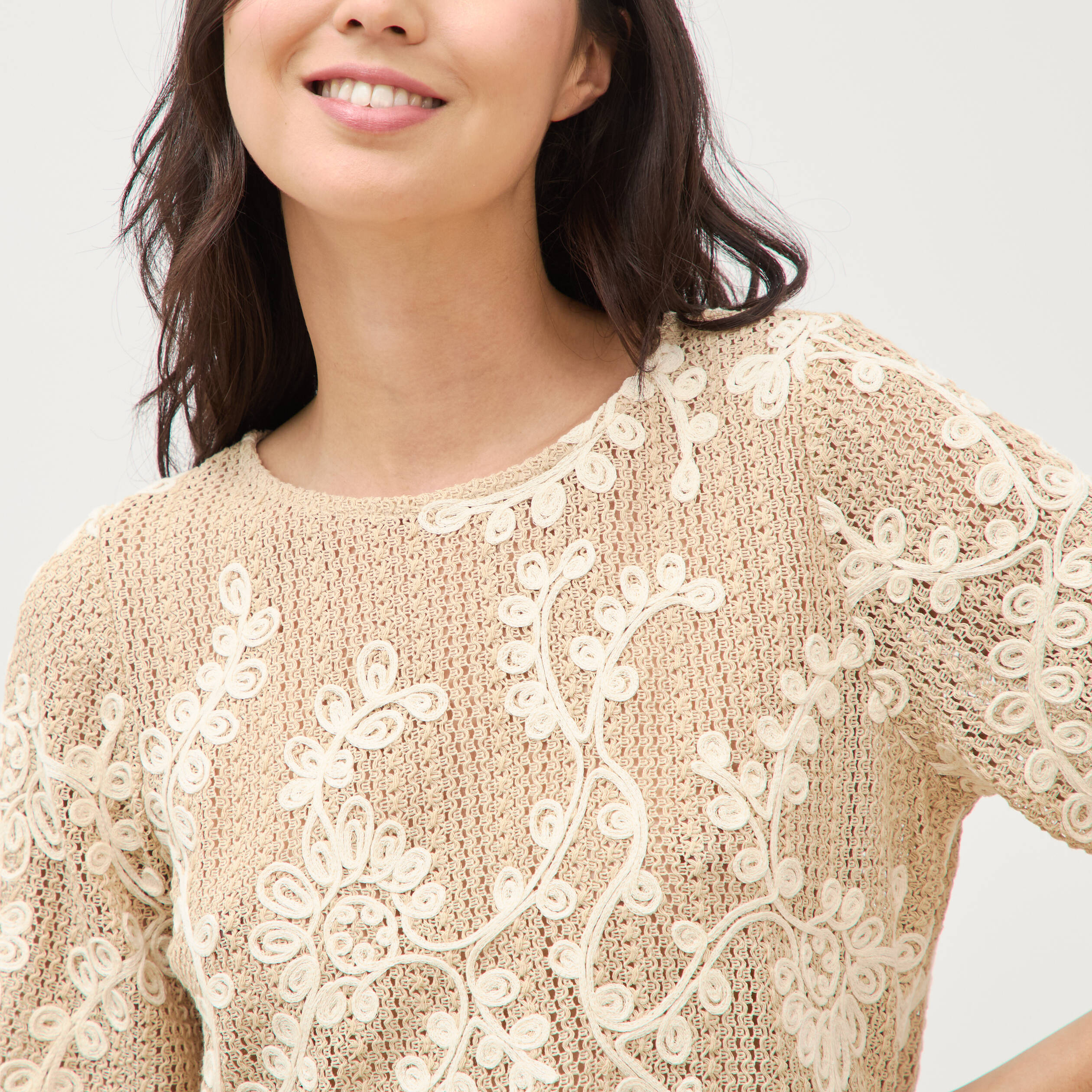 T-shirt brod&eacute; col rond manches 3/4 beige femme