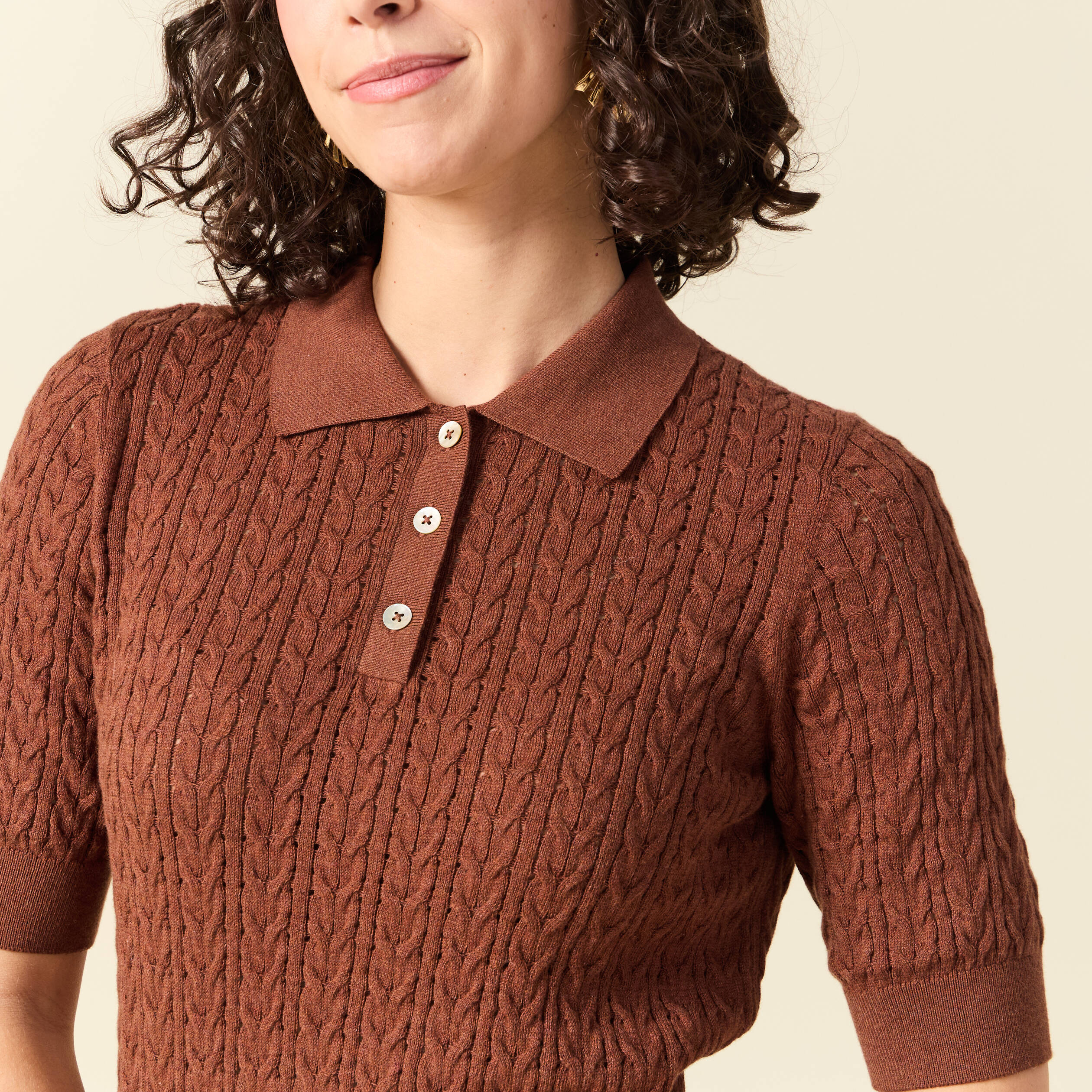 Polo col polo manches coude en coton marron fonc&eacute; femme