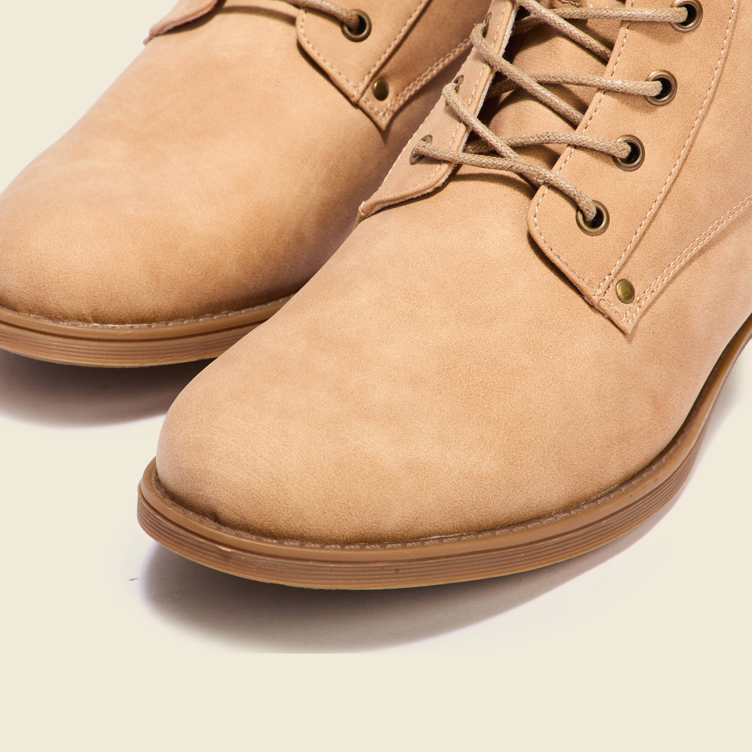 bottines avec details zippes beige femme Bottines avec détails zippés beige femme
