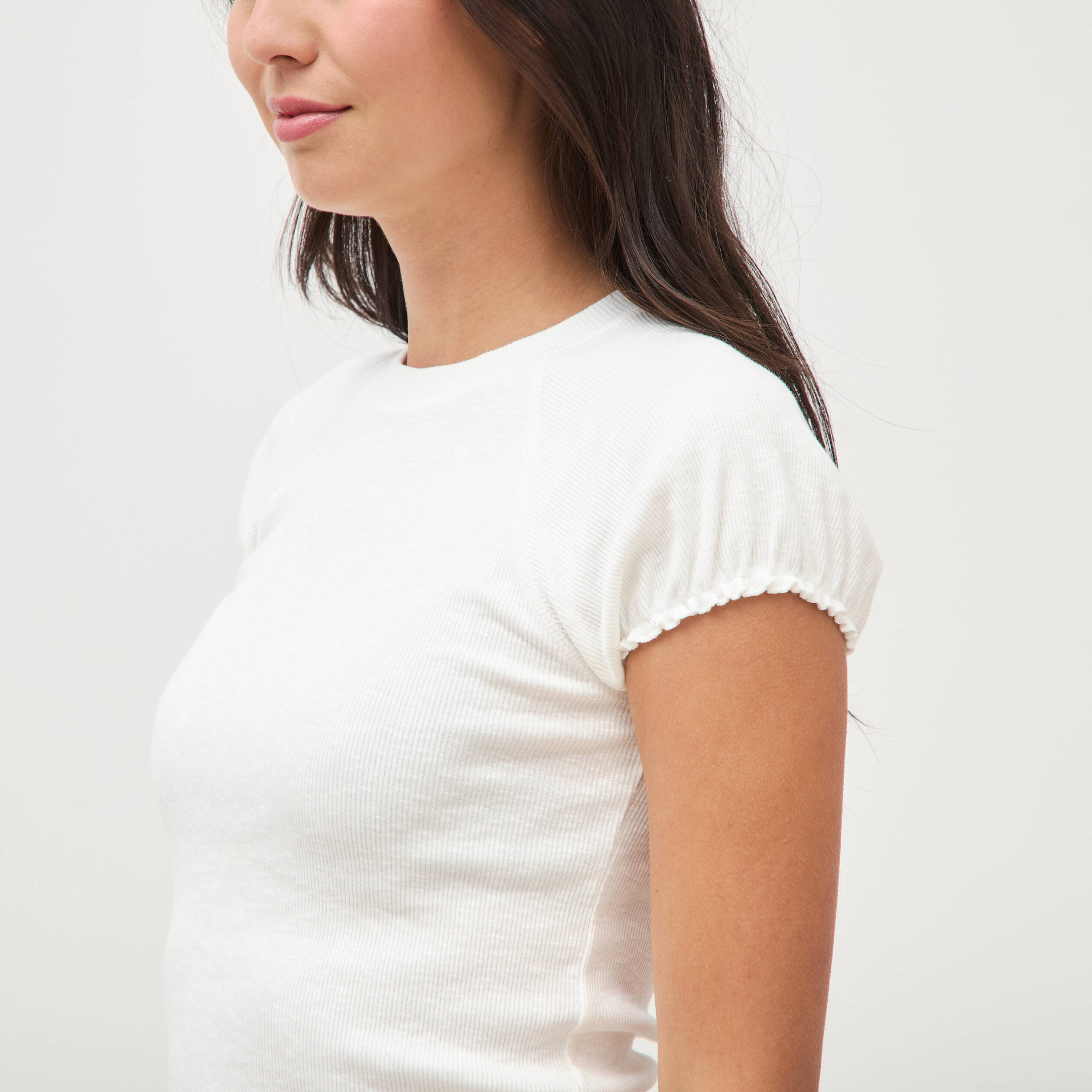 T-shirt ajust&eacute; col rond manches courtes ecru femme
