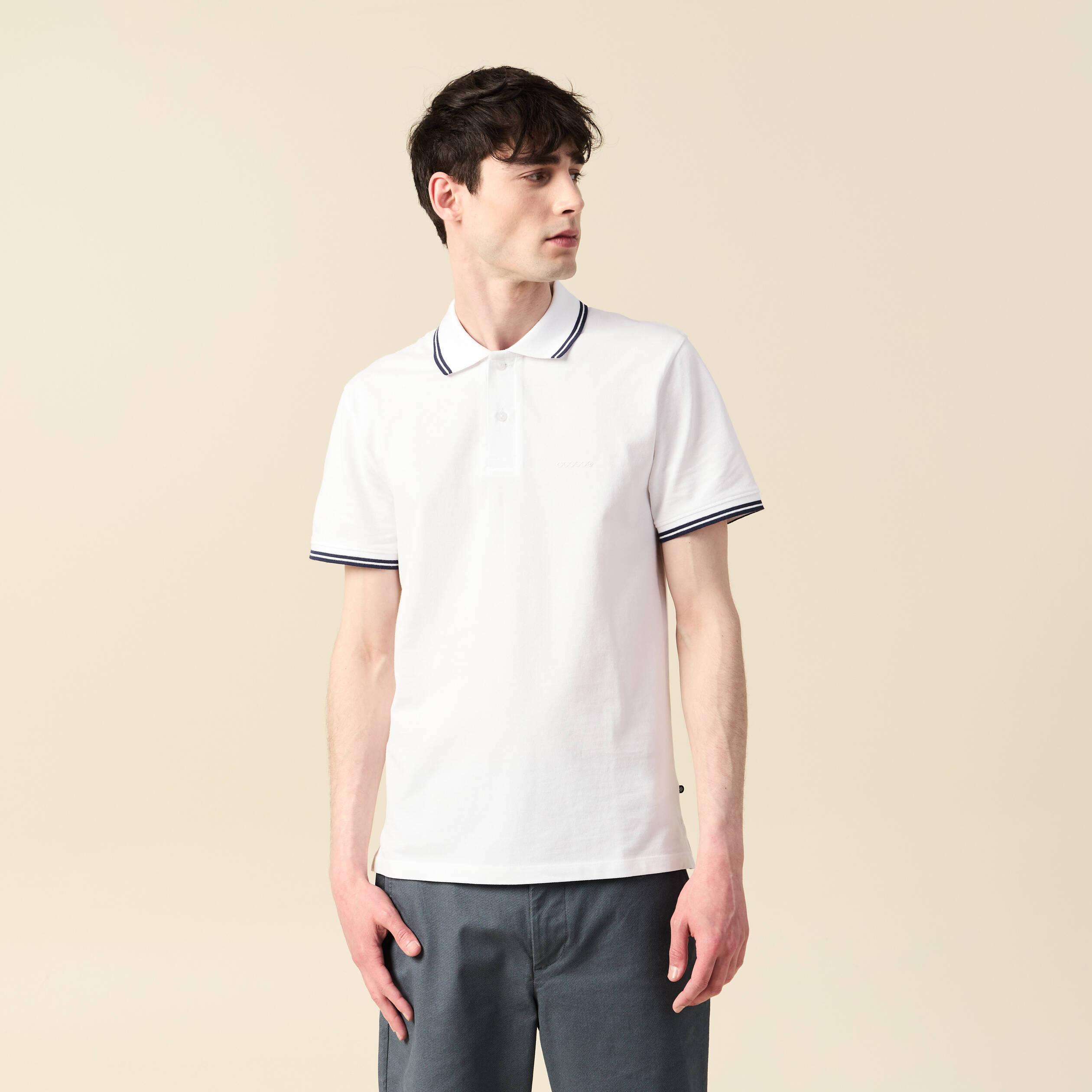 Polo cintr&eacute; en coton manches courtes blanc homme