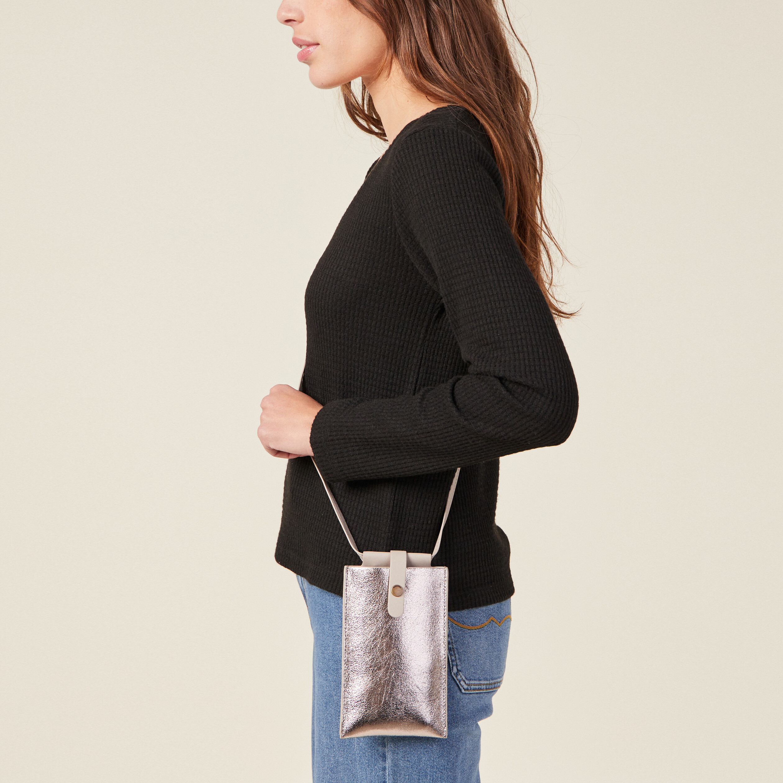 Pochette de téléphone gris argent femme