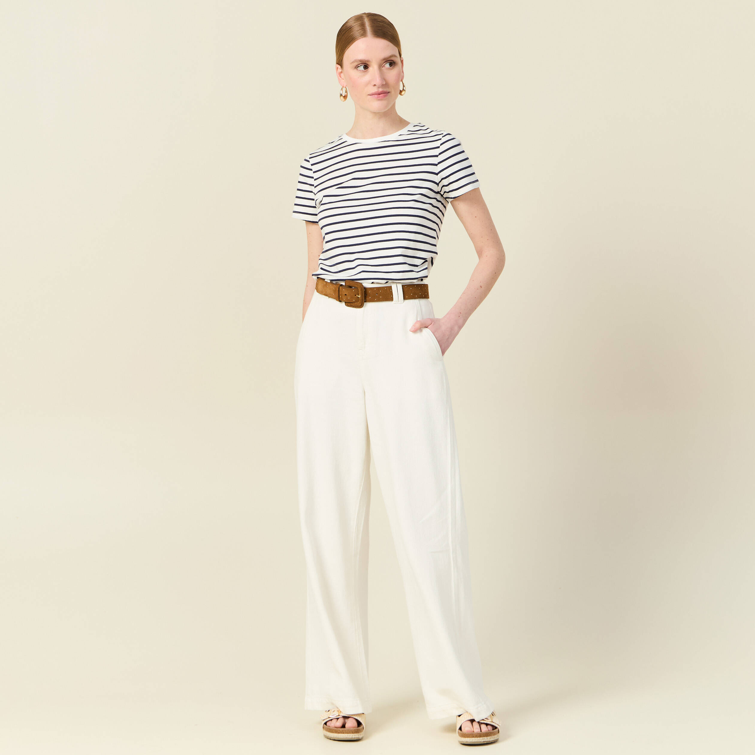 T-shirt cintr&eacute; col rond manches courtes ecru femme