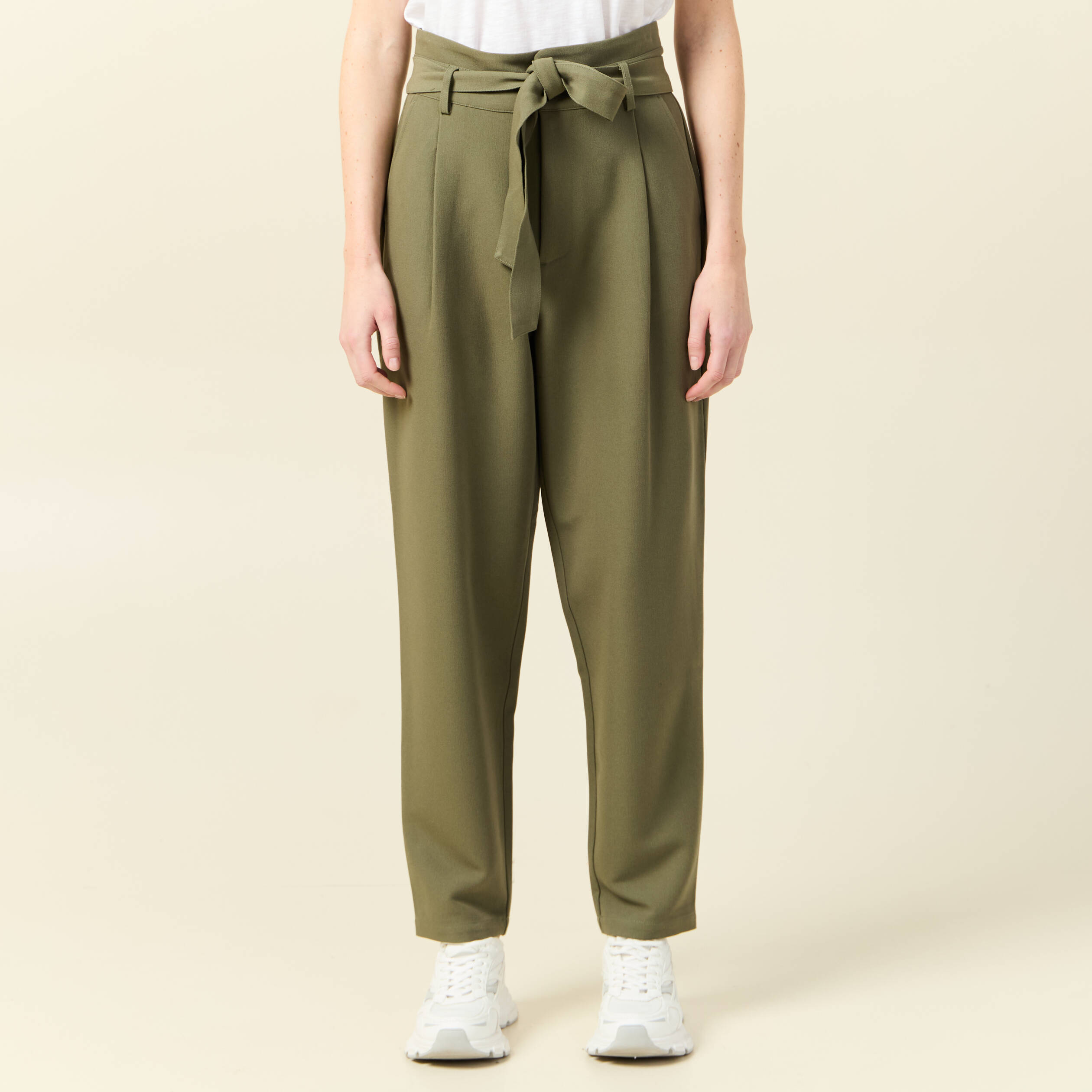 pantalon carotte ceinture vert kaki femme Pantalon carotte ceinturé vert kaki femme