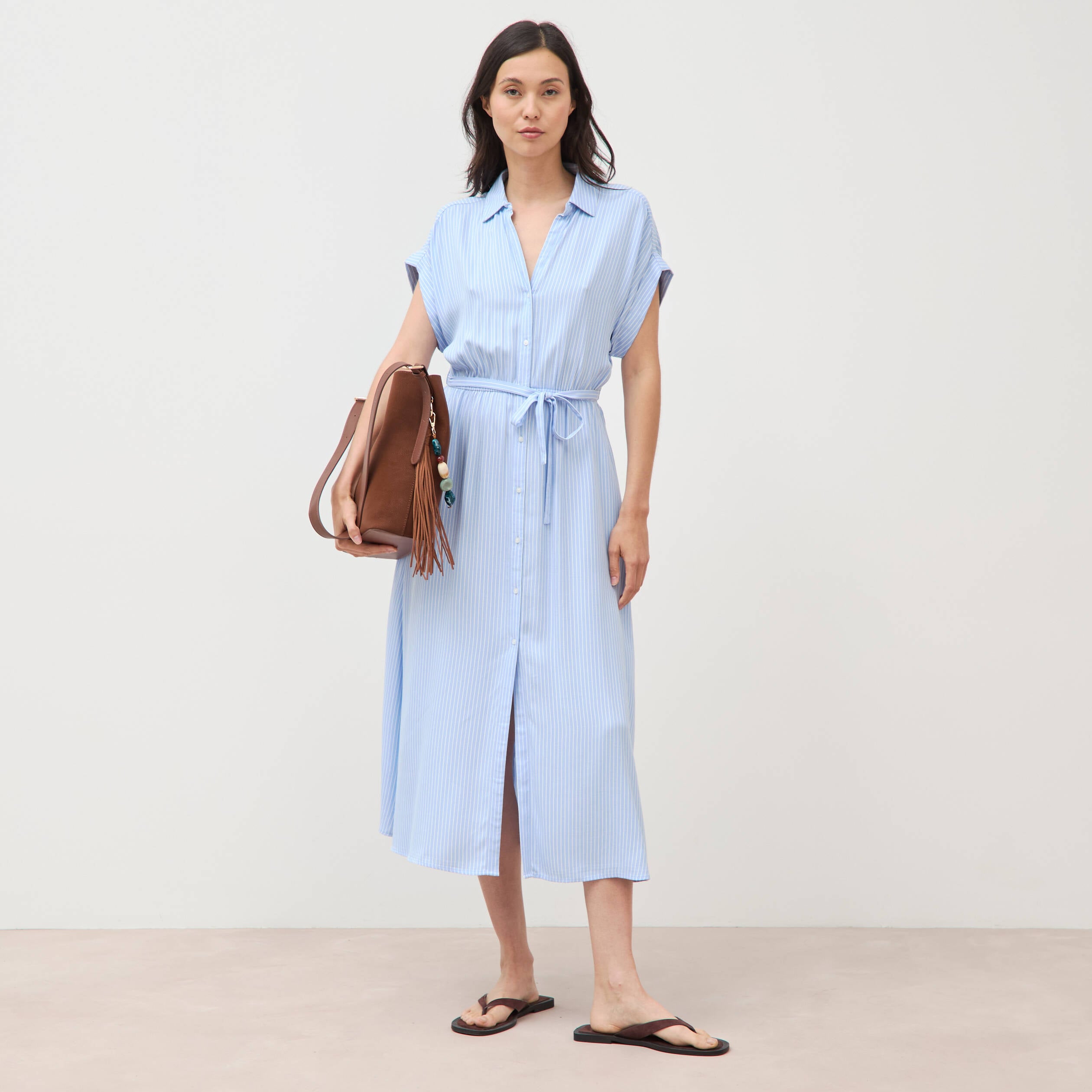 Robe longue &eacute;vas&eacute;e ceintur&eacute;e bleu clair femme