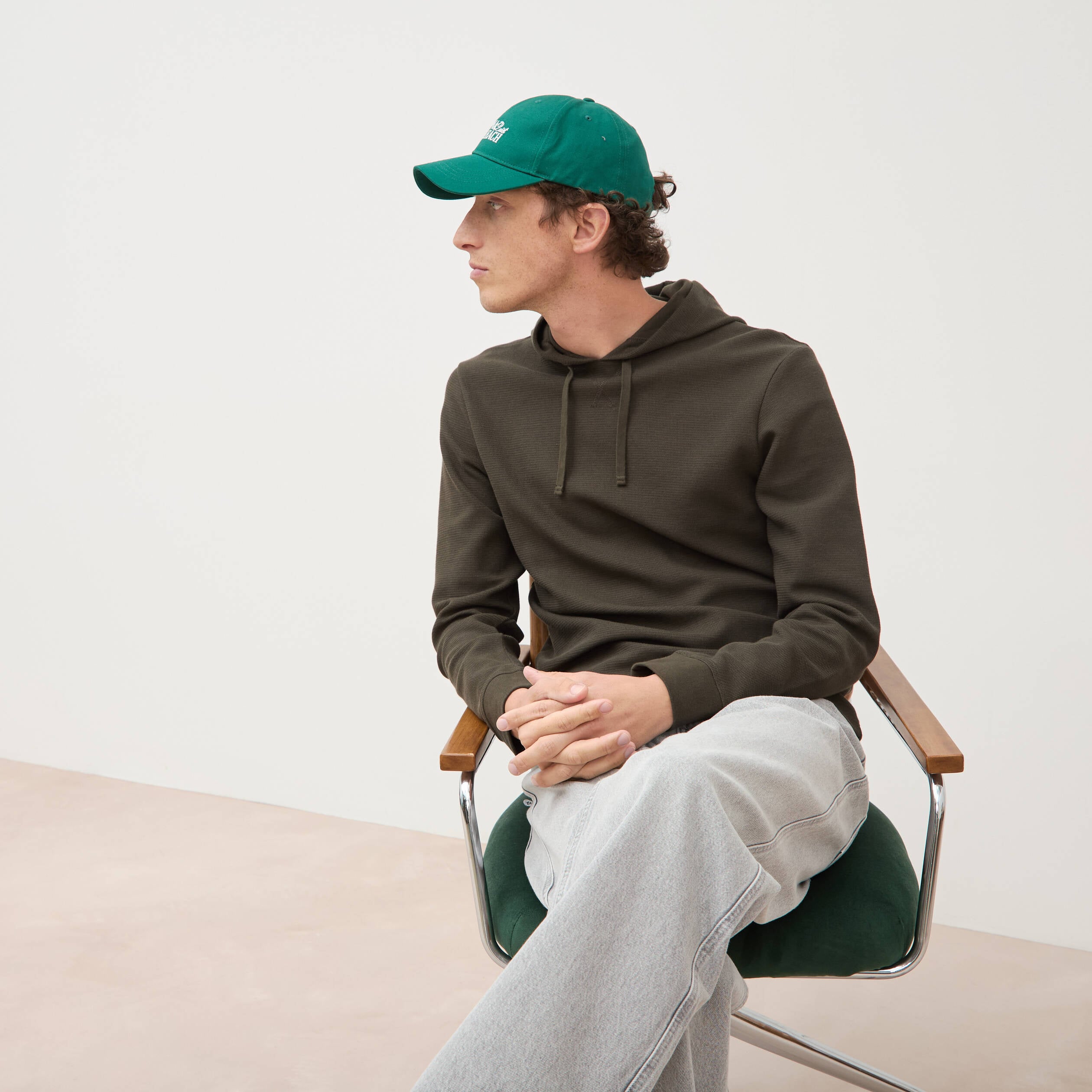 T-shirt &agrave; capuche vert kaki homme