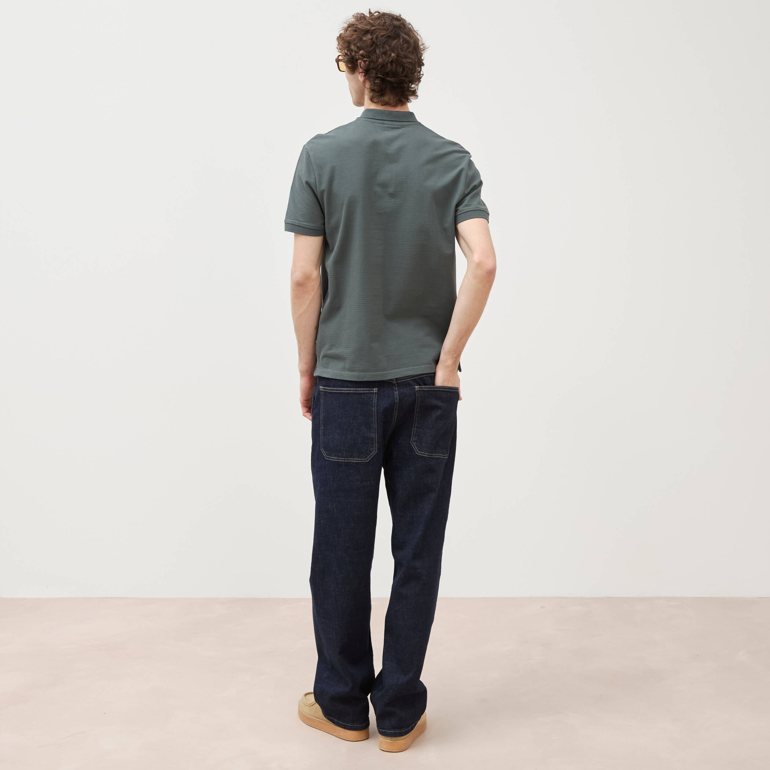 Polo cintr&eacute; en coton manches courtes vert kaki homme