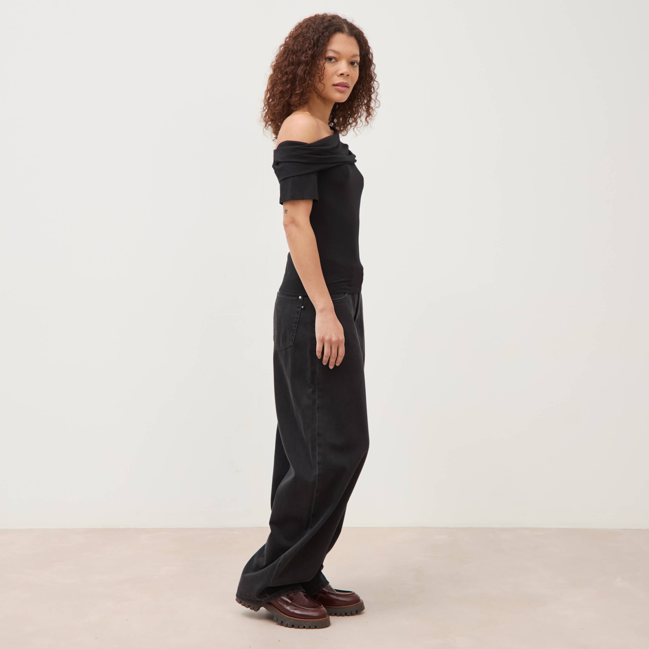 T-shirt ajust&eacute; manches courtes noir femme