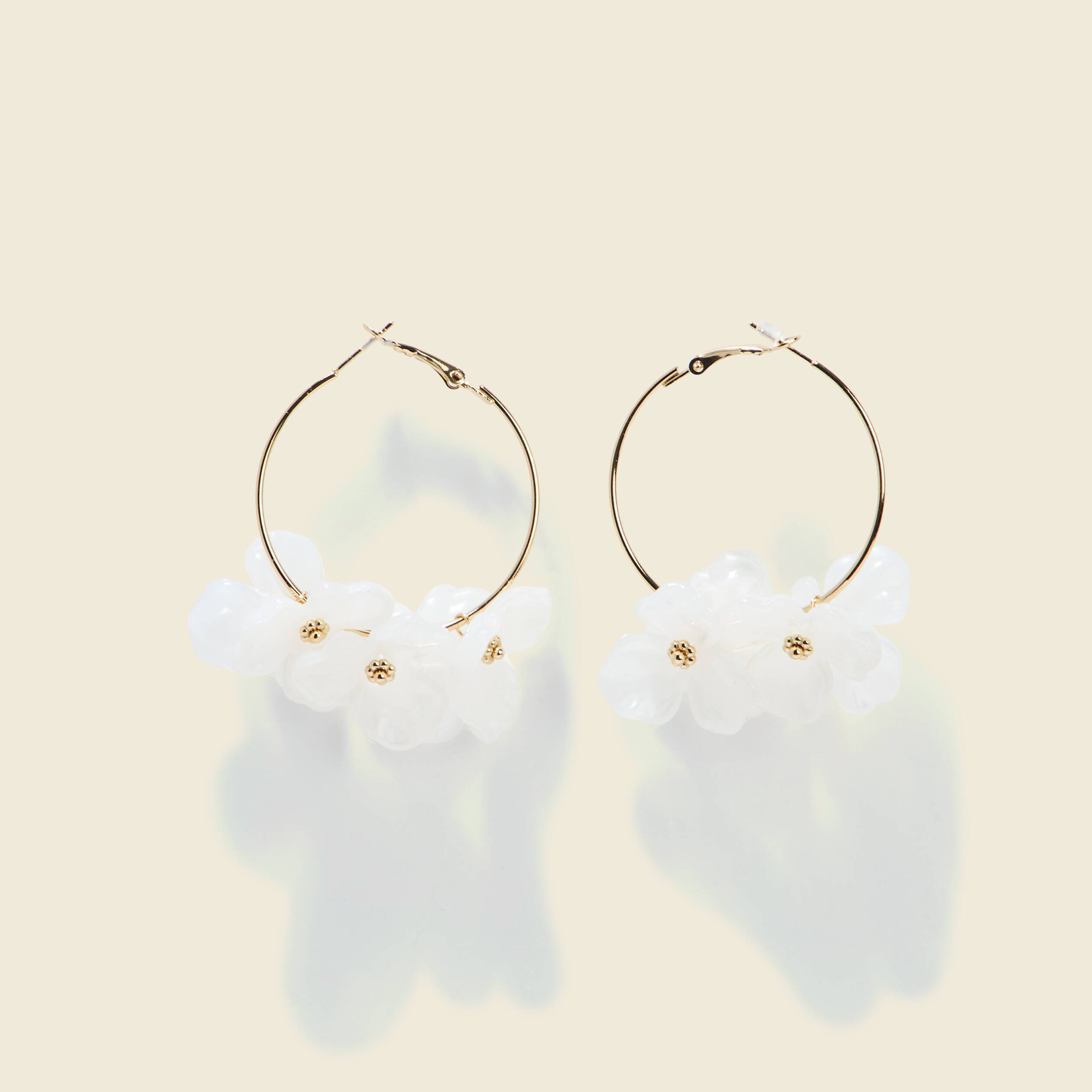 Boucles d'oreilles cr&eacute;oles creme femme