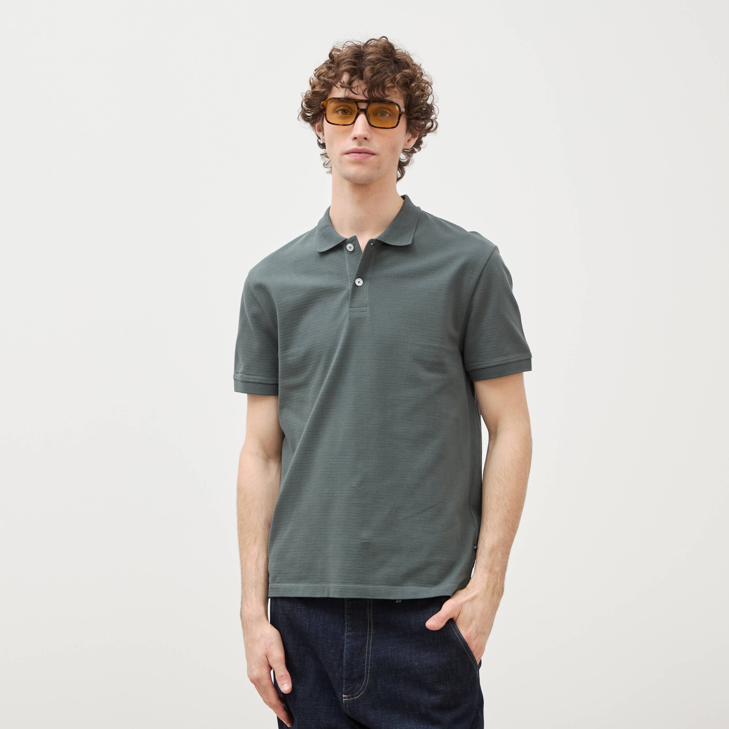 Polo cintr&eacute; en coton manches courtes vert kaki homme