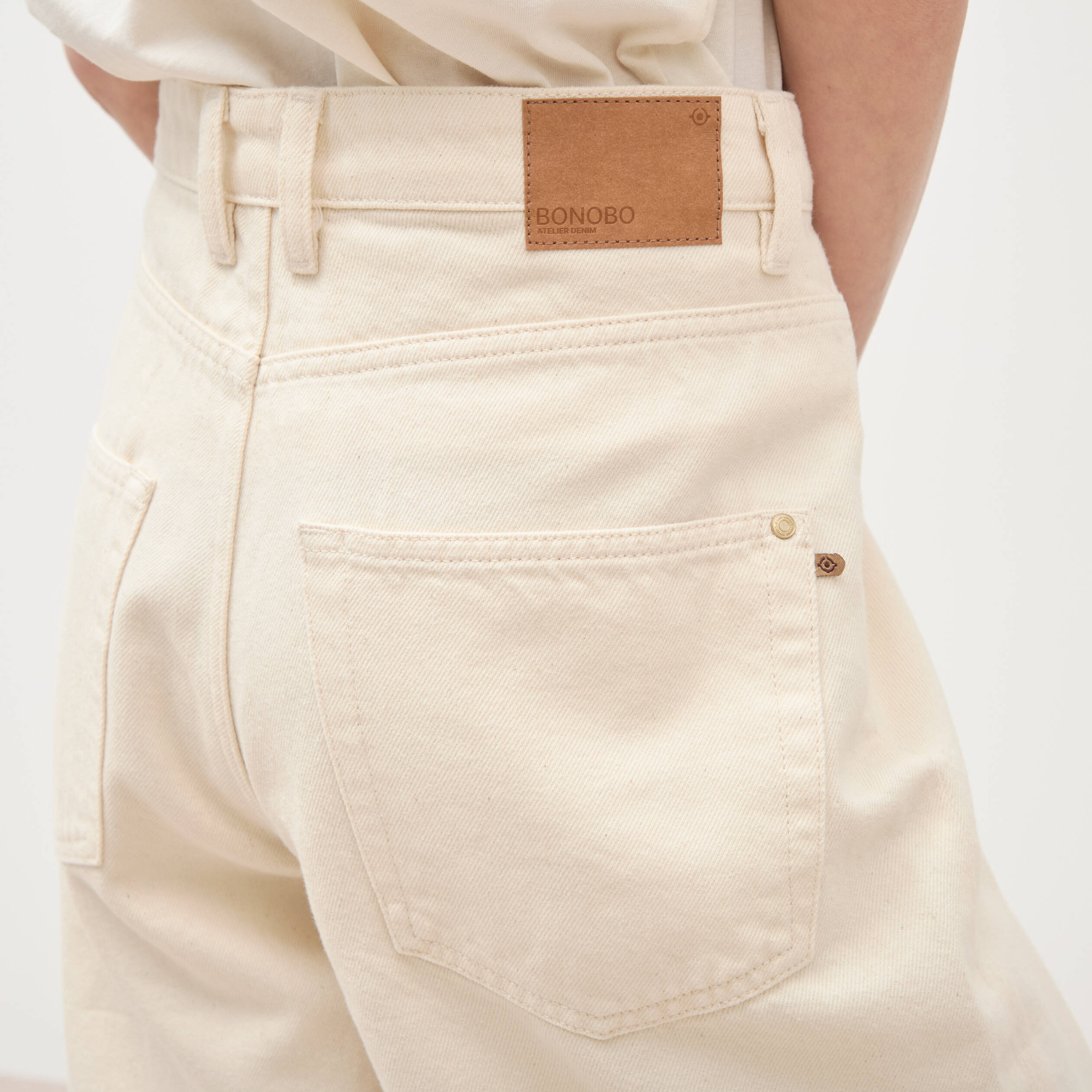 Jeans loose taille bascul&eacute;e ecru femme