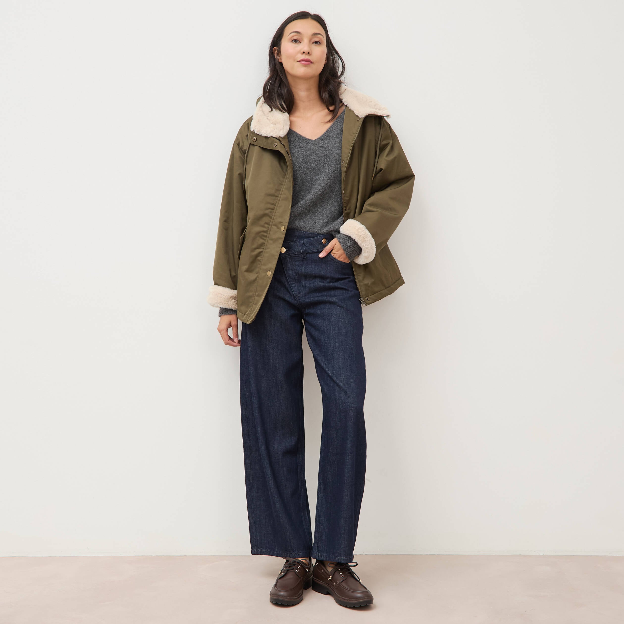 Parka oversize courte &agrave; capuche vert kaki femme