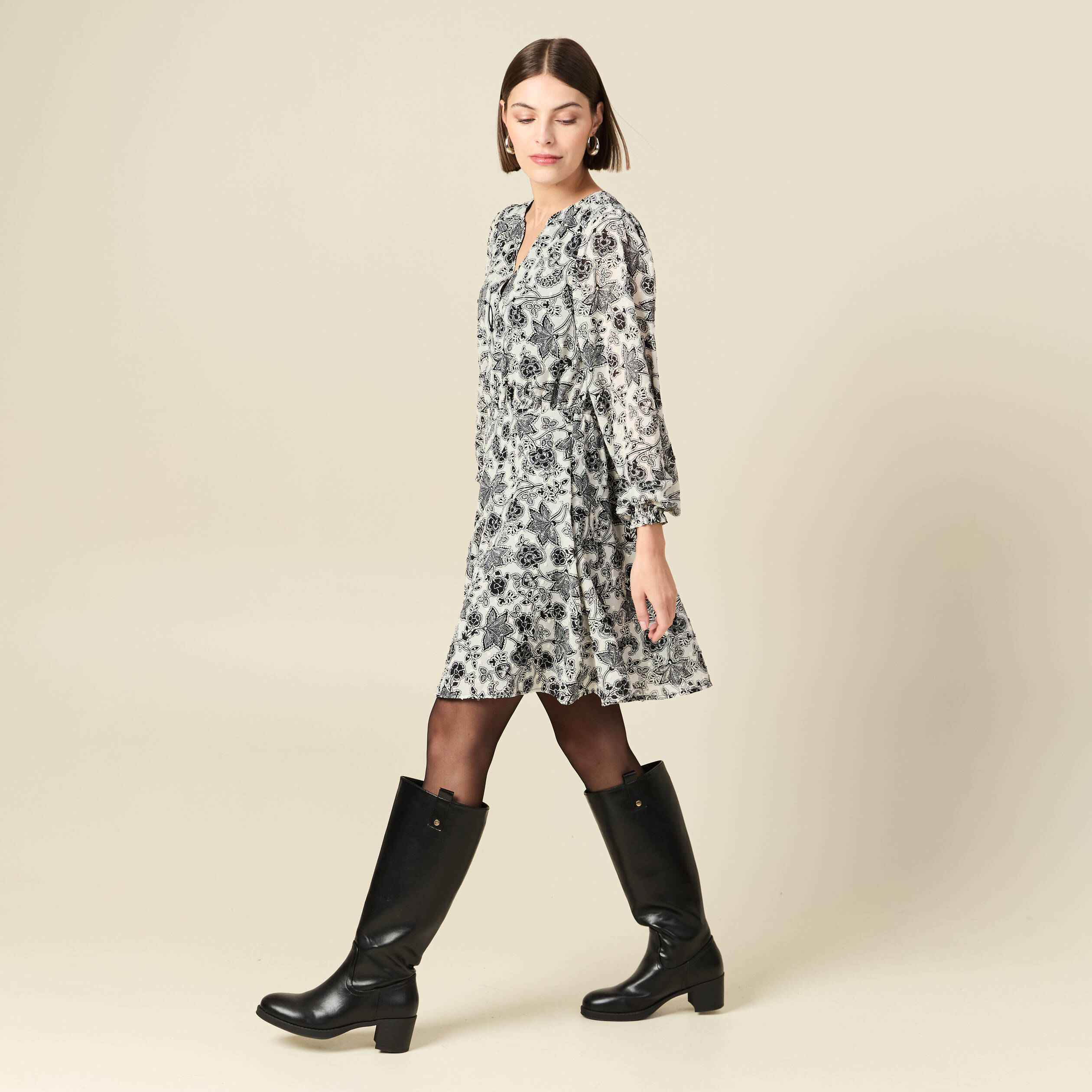 Robe fluide col v manches longues blanc femme