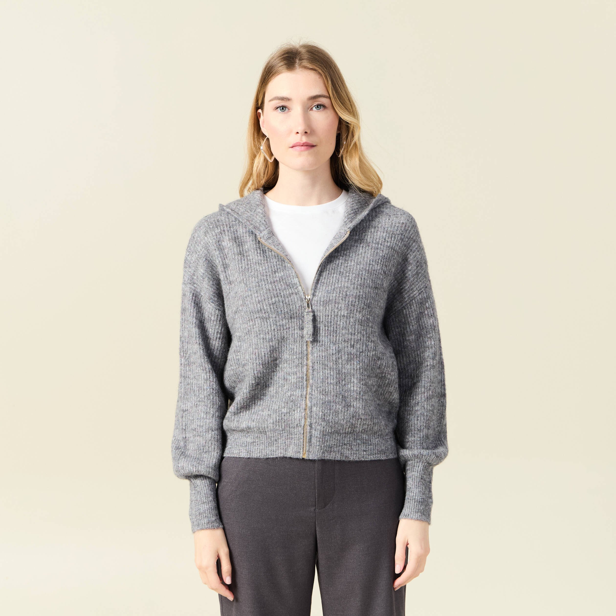 gilet manches longues capuche gris clair femme Gilet manches longues capuche gris clair femme