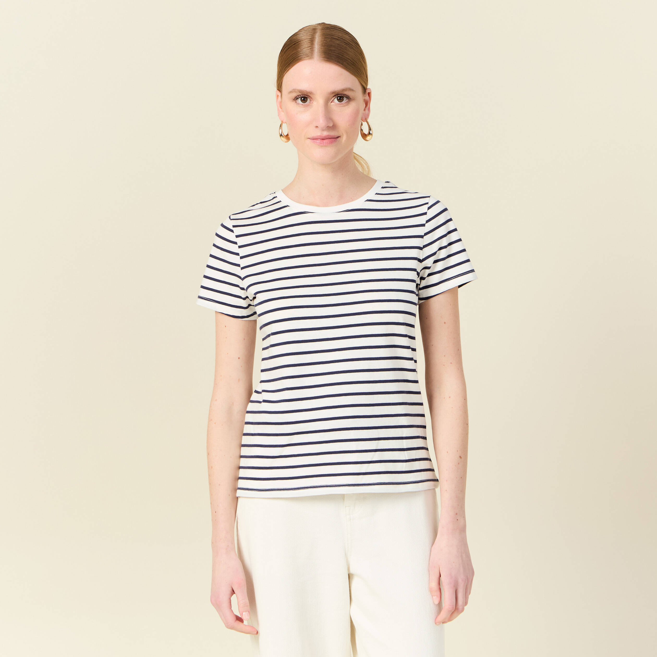 T-shirt cintr&eacute; col rond manches courtes ecru femme