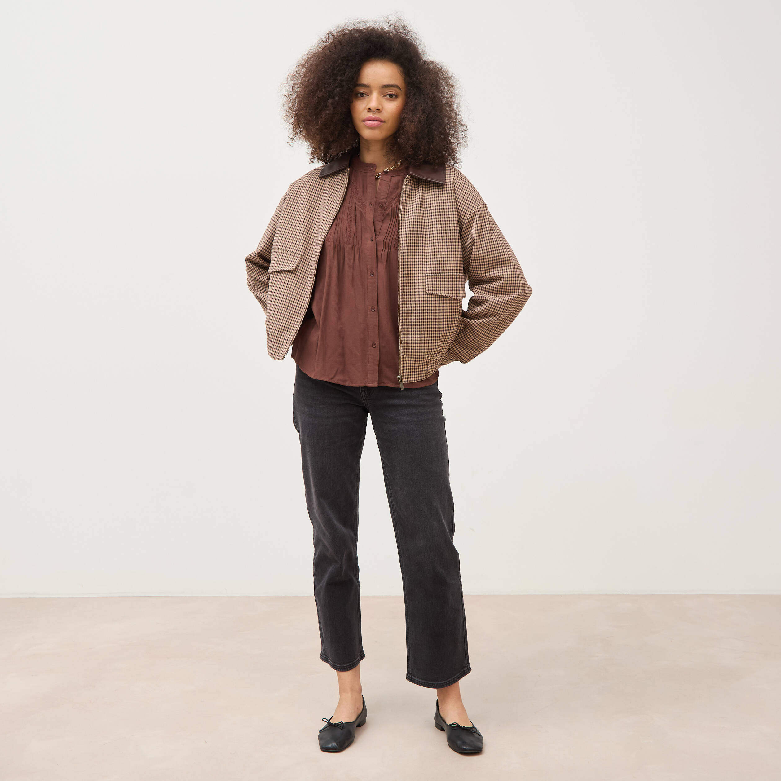 Blouse ajour&eacute;e col rond manches longues marron fonc&eacute; femme