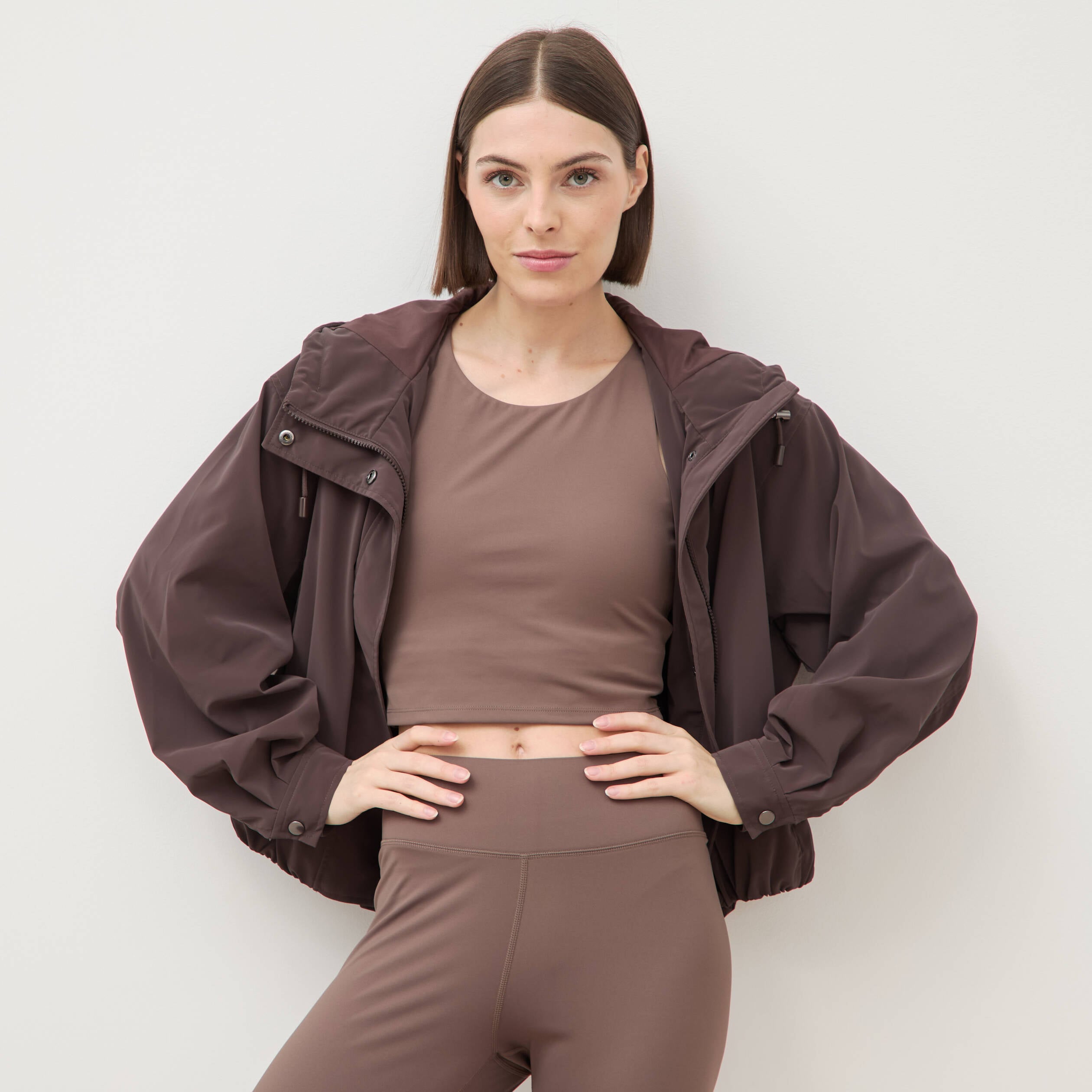 Blouson oversize court &agrave; capuche marron femme