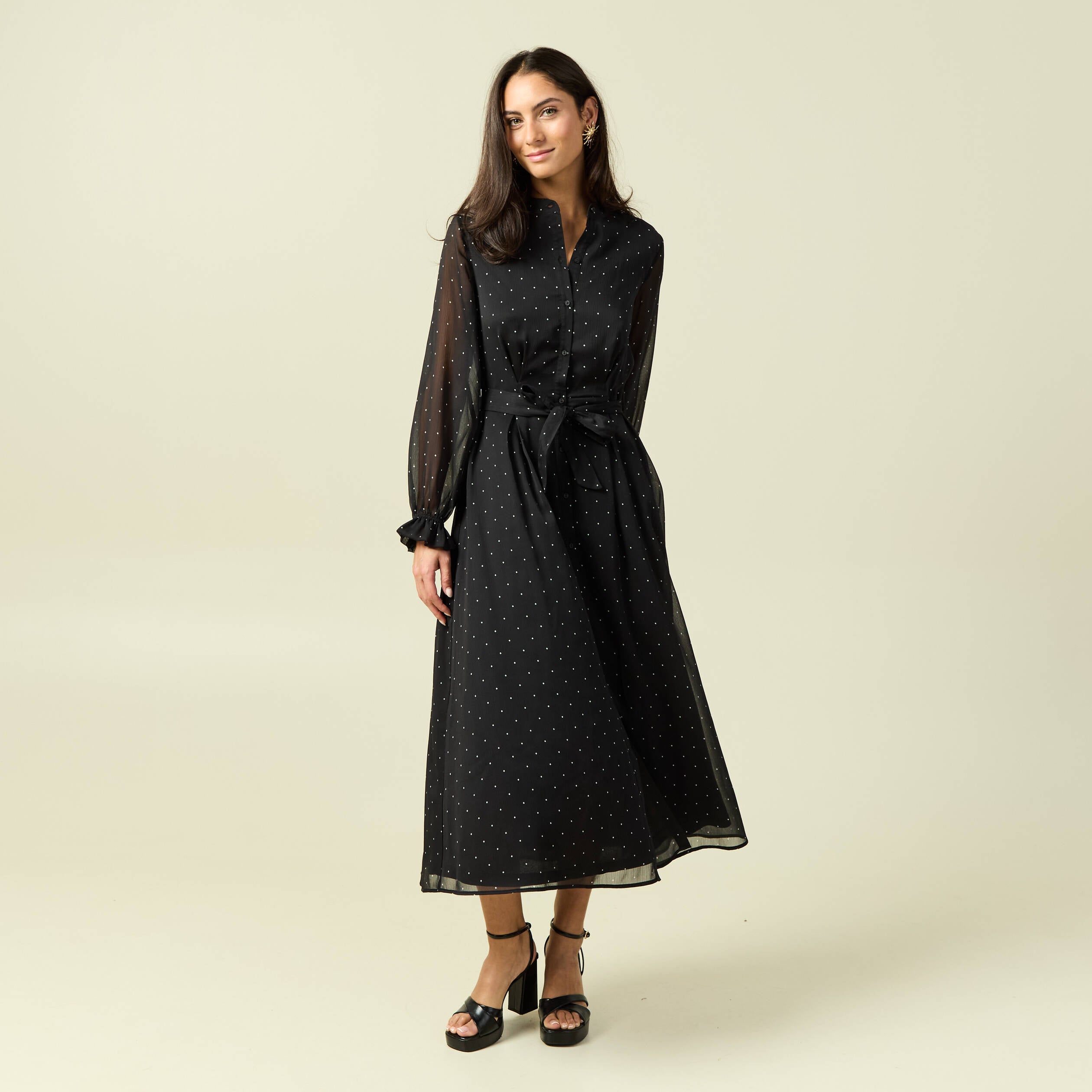 Robe longue &eacute;vas&eacute;e col v manches longues noir femme