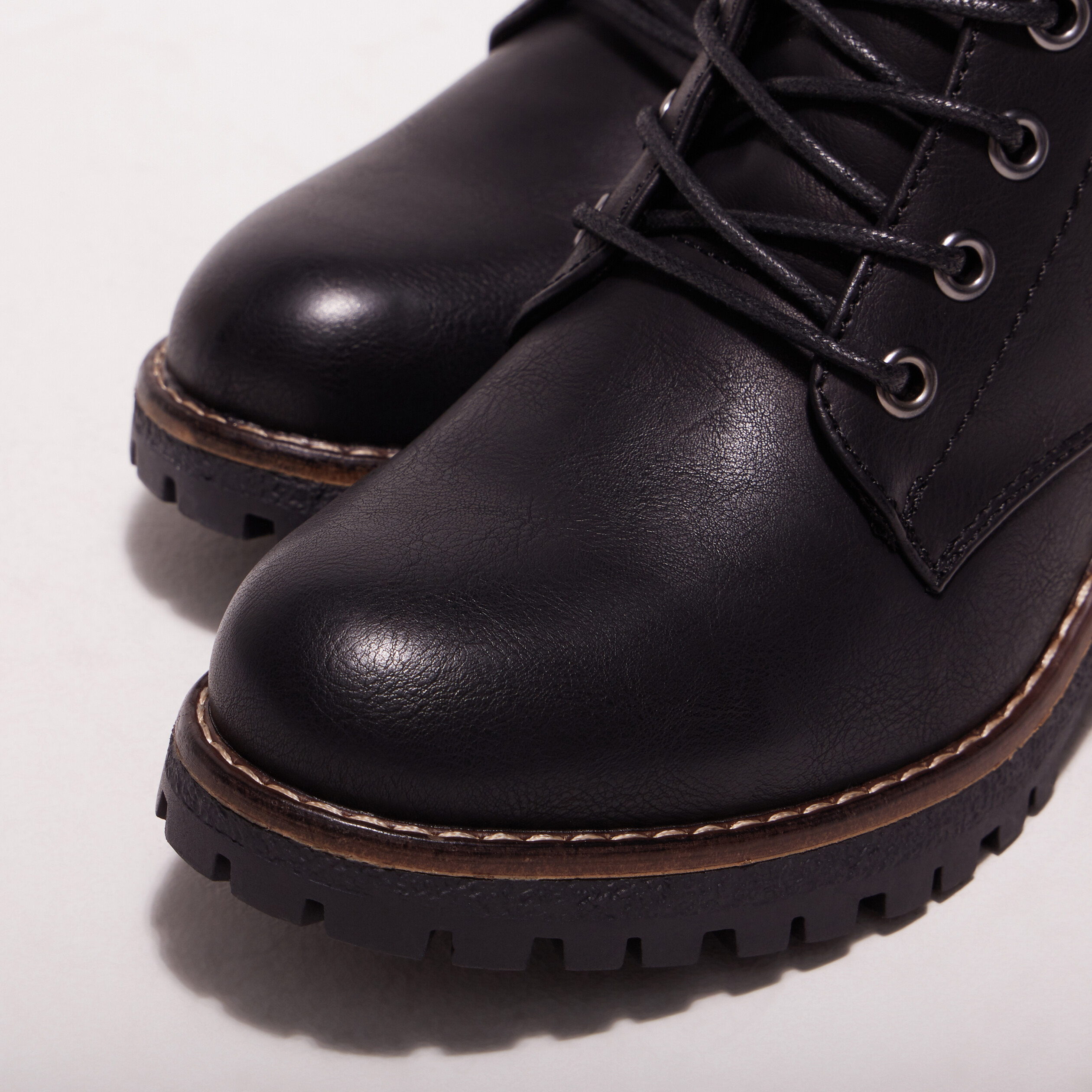 Bottines crantées noir femme
